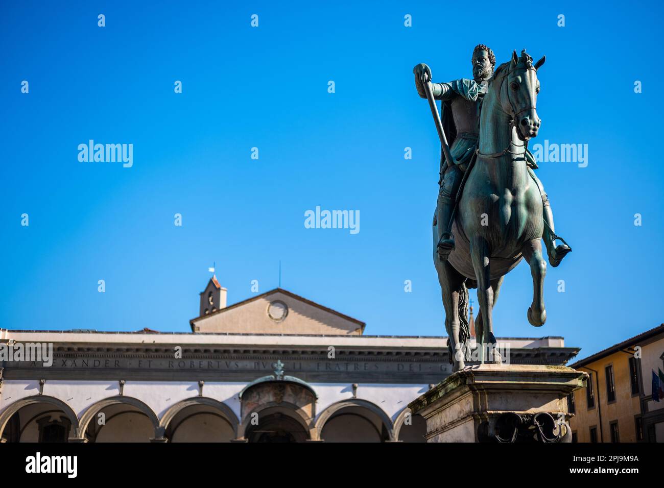 Giambolognas Reiterstatue des Großherzogs Ferdinando I de' Medici auf der Piazza della Santissima Annunziata in Florenz, Italien Stockfoto