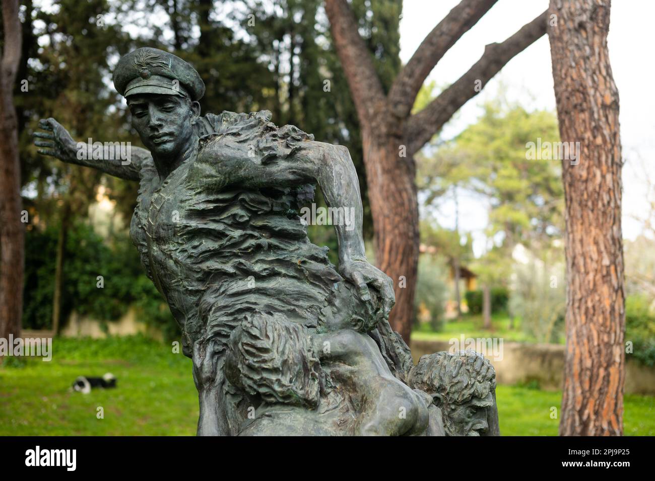 Monument für Salvo D'Acquisto, ein Carabinieri, erschossen von der deutschen SS im Jahr 1943. Von Arben Pazaj Belarghes. Prato dello Strozzino, Bellosguardo, Florenz Stockfoto