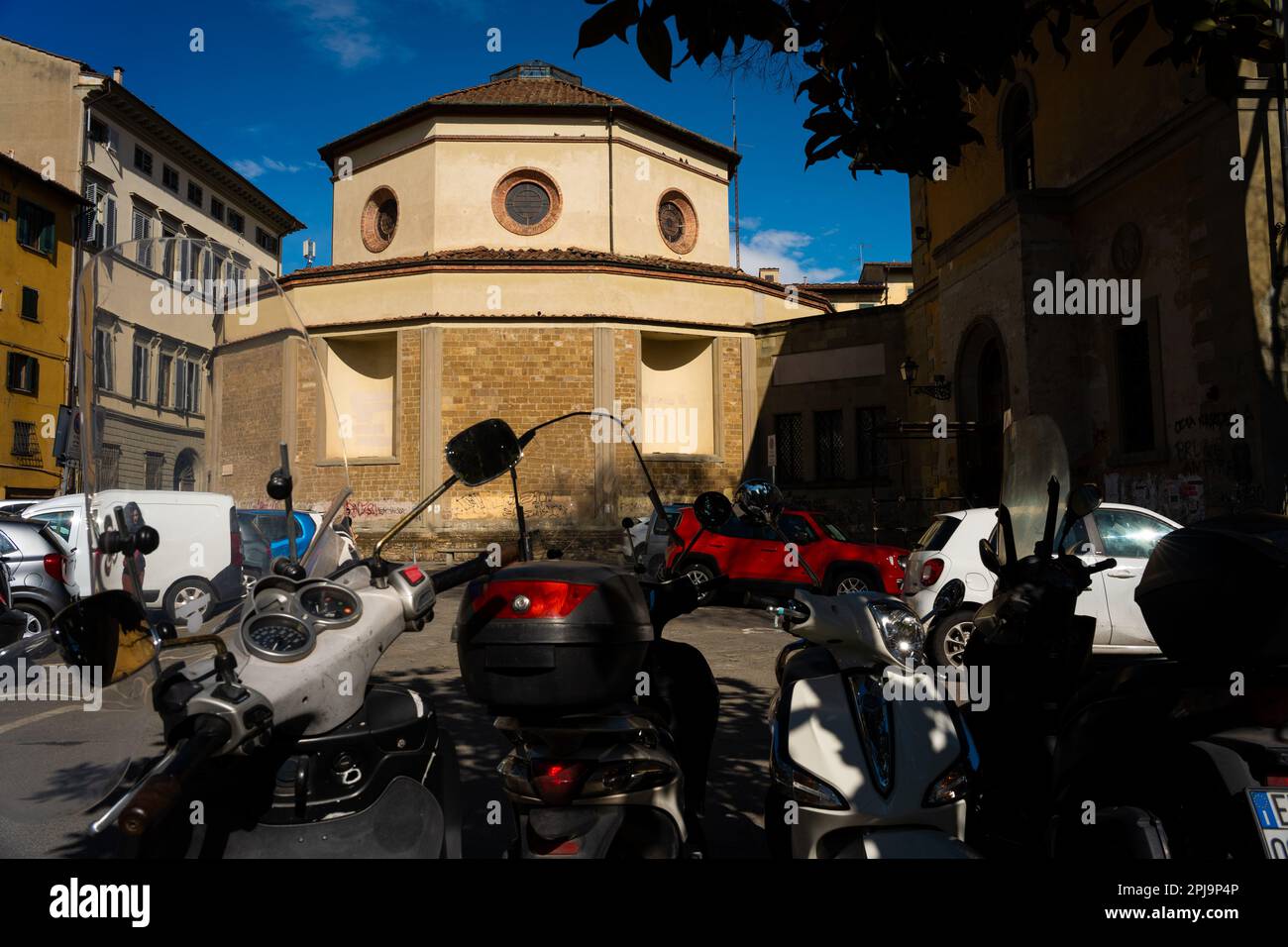 Rotonda degli Scolari („Gelehrte Rotunde“), teilweise erbaut von Brunelleschi, im Auftrag der Medici in Florenz Stockfoto