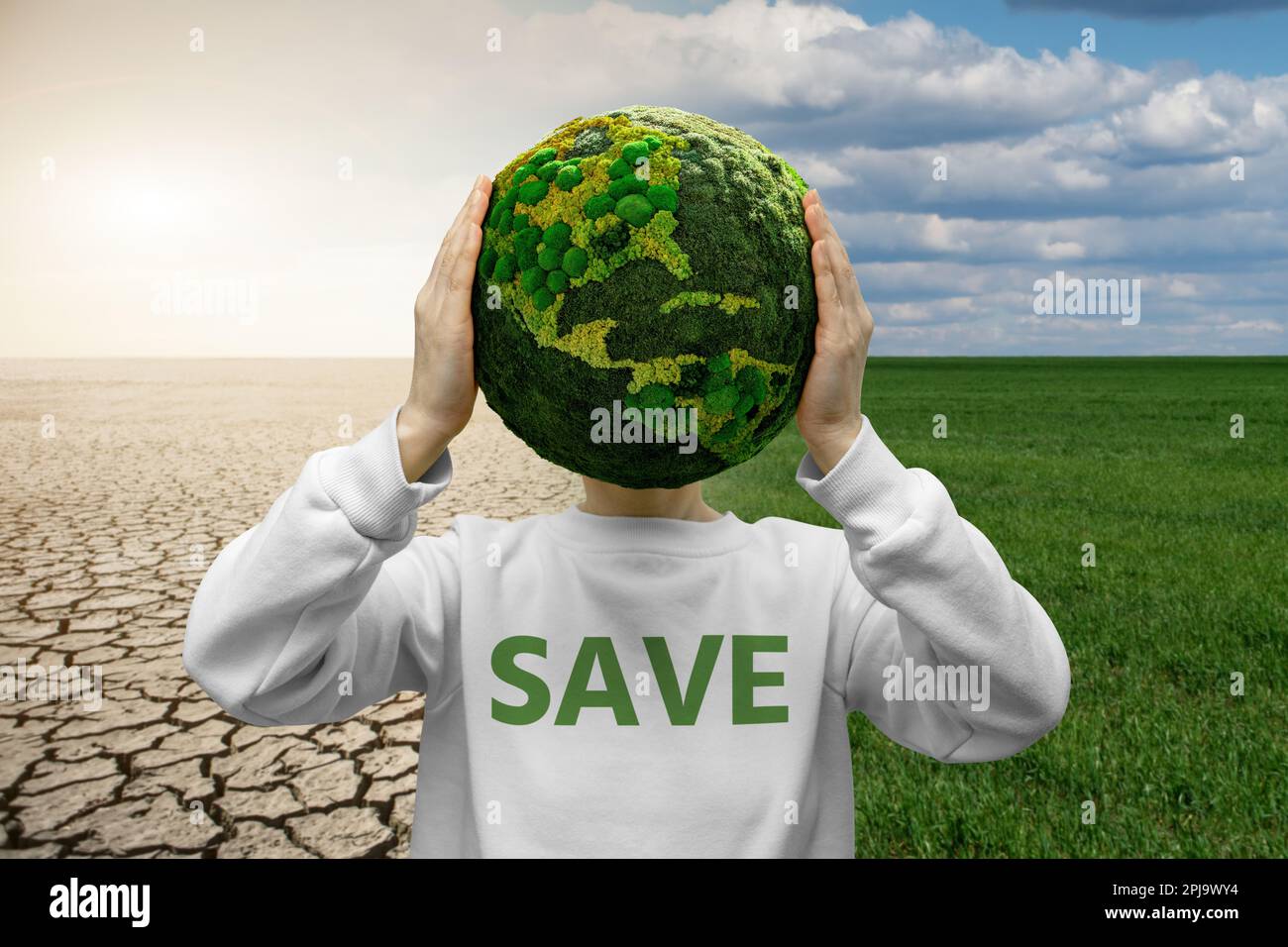 Die Frau hält einen grünen Planeten Erde anstelle des Kopfes. TEXTSPEICHERUNG auf einem Pullover. Hochwertiges Foto Stockfoto