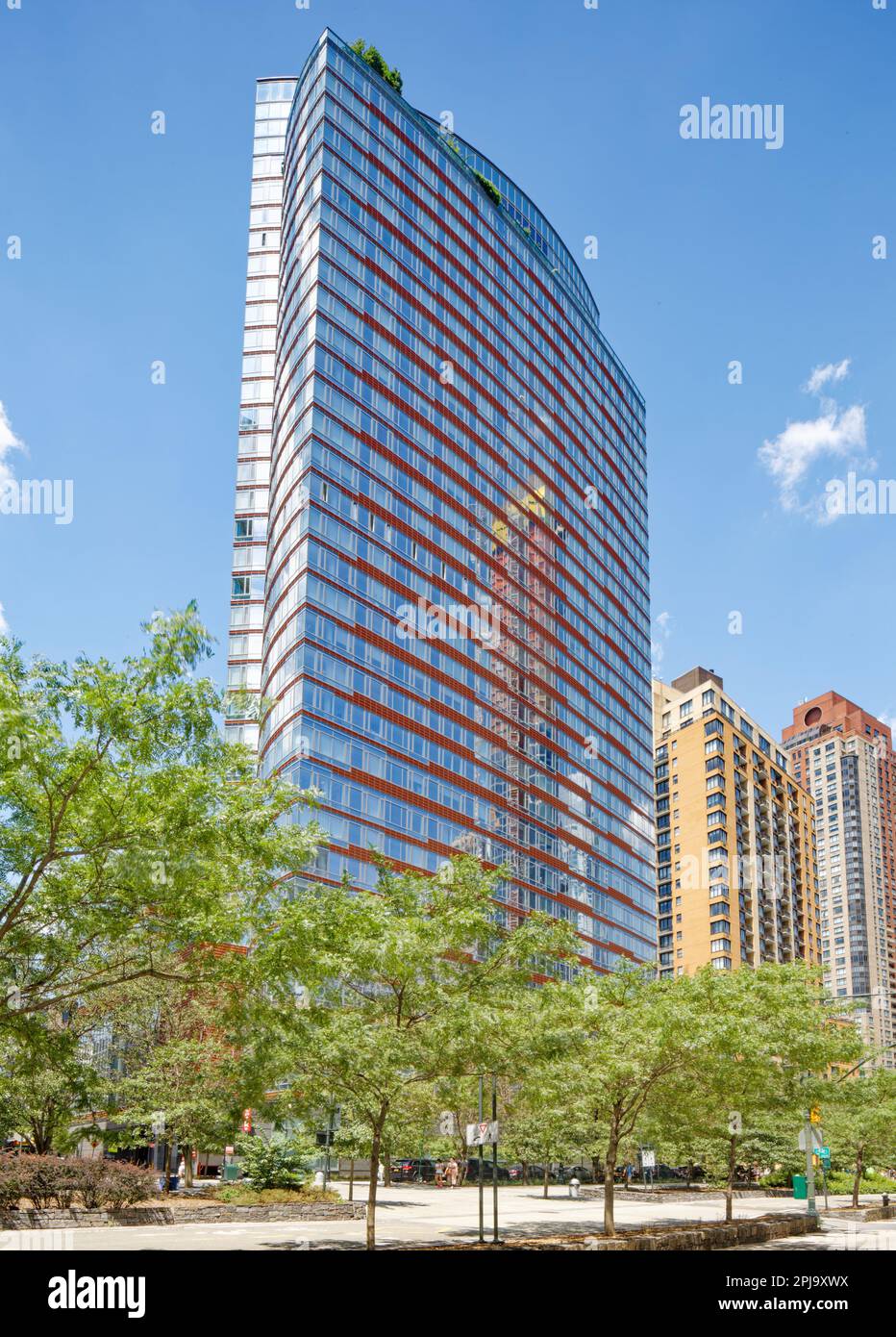 Visionaire ist eine Wohnwohnung in einem Hochhaus in Battery Park City