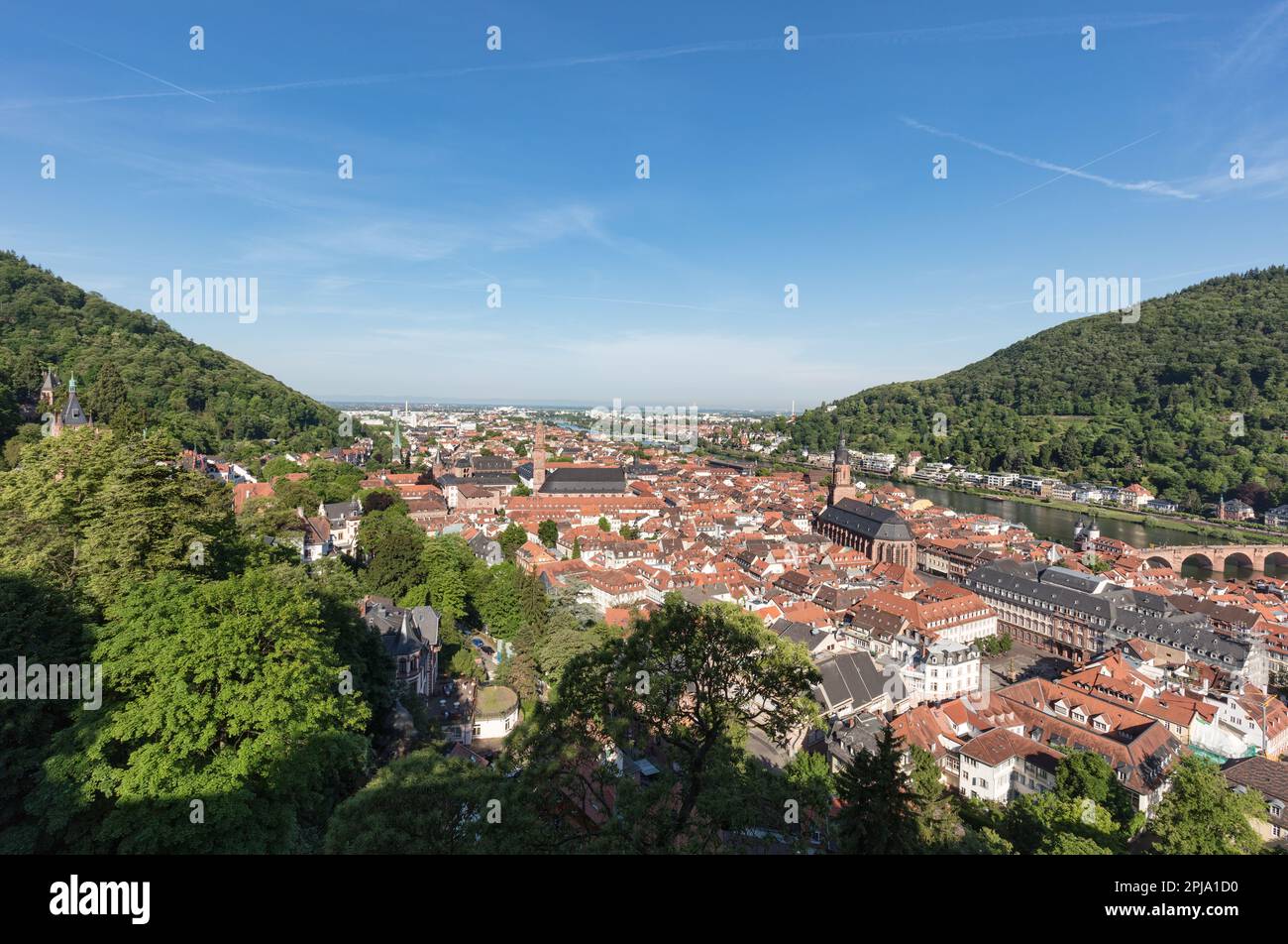 Historische Heidelberger Altstadt am Neckar im Neckartal mit der alten Brücke, auch Karl-Theodore-Brücke genannt. Heidelberg. Stockfoto