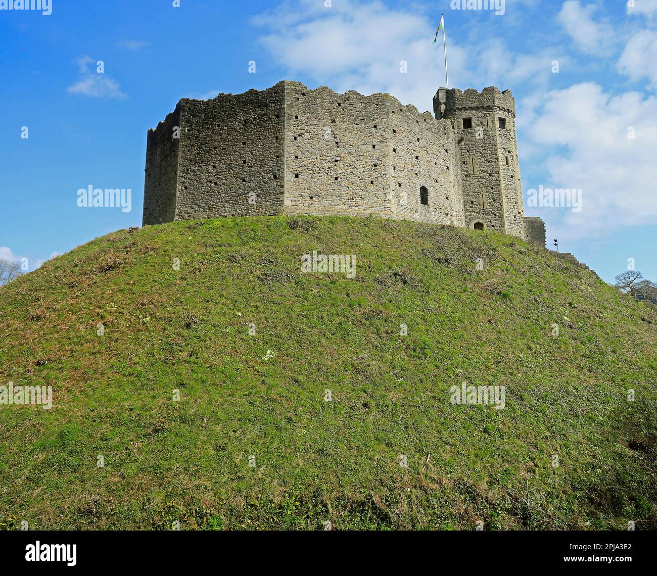 Schloss Cardiff, der normannische Hügel. März 2023. Frühling Stockfoto