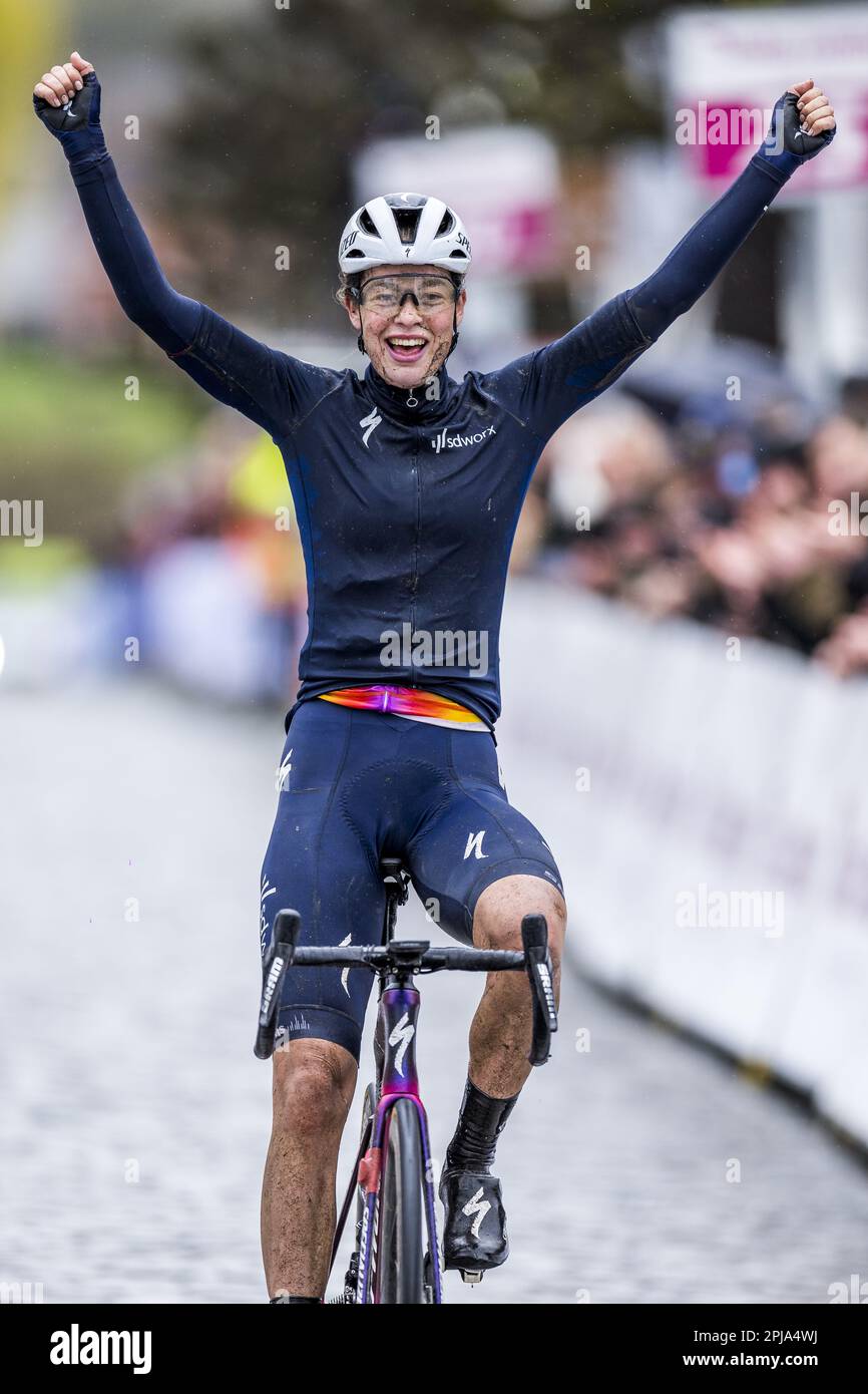 EIJSDEN - Mischa Bredewold hat die fünfte Ausgabe des Volta Limburg Classic for Women gewonnen. ANP MARCEL VAN HOORN Credit: ANP/Alamy Live News Stockfoto