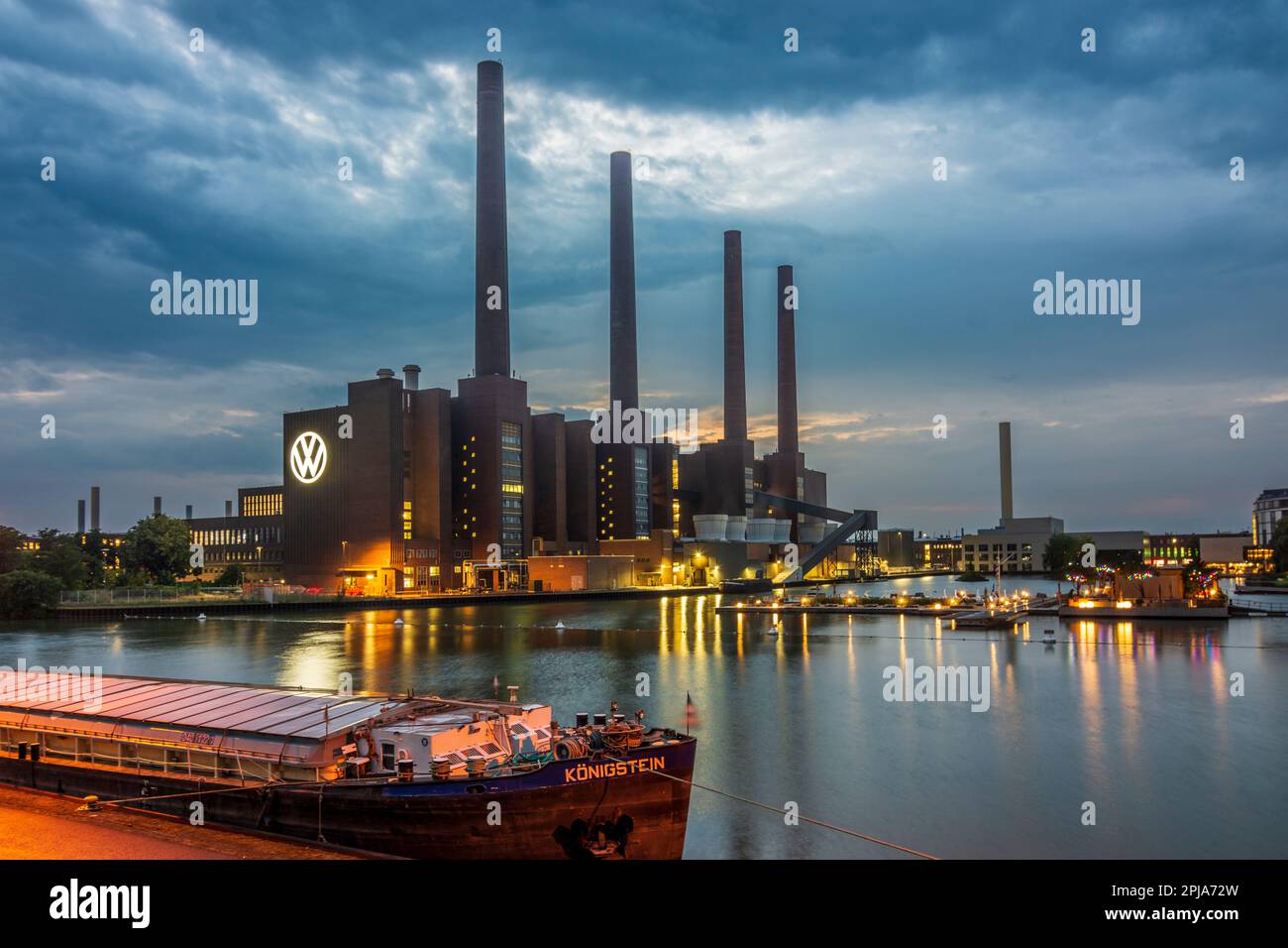 Wolfsburg: Volkswagen-Werk, Kraft-Wärme-Kopplungsanlage Wolfsburg Nord/Süd, Mittellandkanal (Mittellandkanal) im Braunschweiger Land, Niedersa Stockfoto