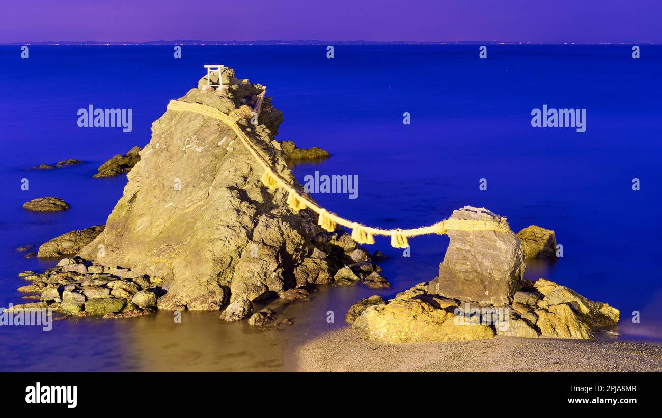 Meoto IWA Rock of Ise, Japan bei Nacht. Stockfoto