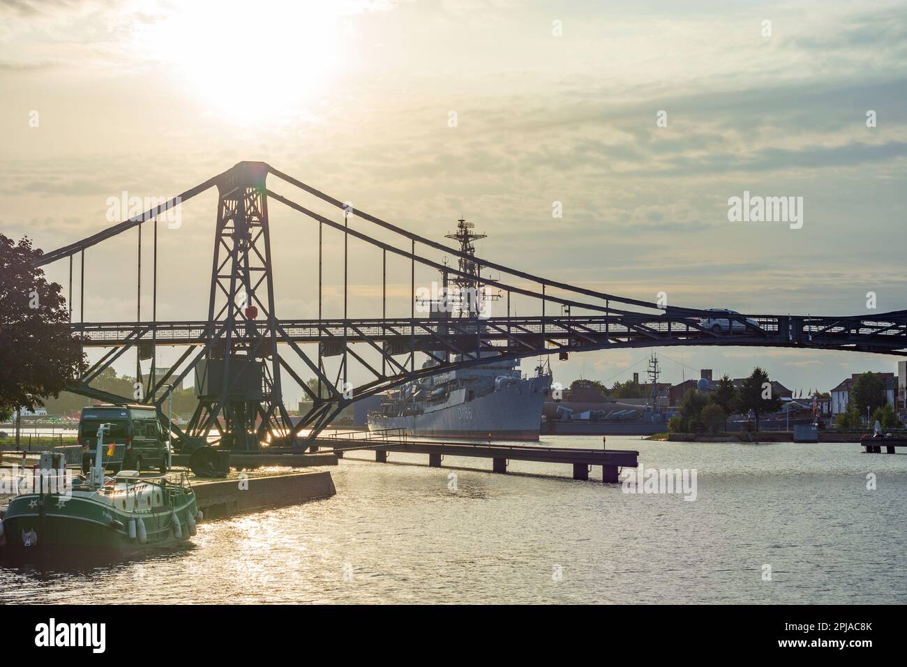 Wilhelmshaven: Kaiser-Wilhelm-Brücke, Hafen Innenhafen, Kriegsschiff Zerstörer Mölders im Deutschen Marinemuseum in der Nordsee, Nieder Stockfoto