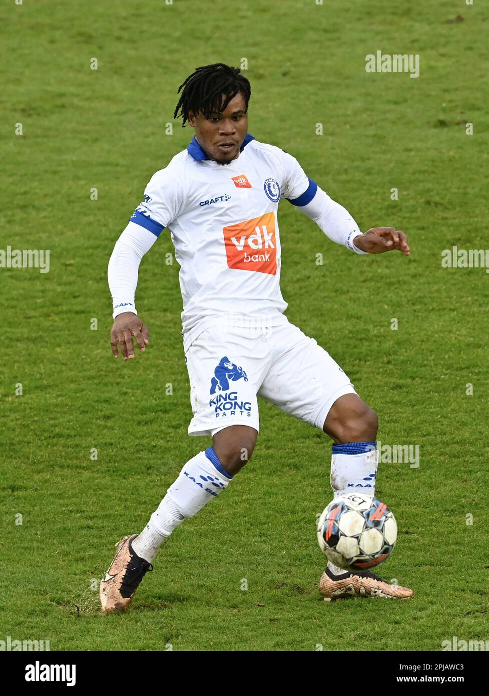 Seraing, Belgien. 01. April 2023. Gents Geschenk Emmanuel Orban kontrolliert den Ball während eines Fußballspiels zwischen RFC Seraing und KAA Gent, Samstag, den 01. April 2023 in Seraing, am 31. Tag der ersten Liga der „Jupiler Pro League“ 2022-2023 der belgischen Meisterschaft. BELGA FOTO JOHN THYS Kredit: Belga News Agency/Alamy Live News Stockfoto