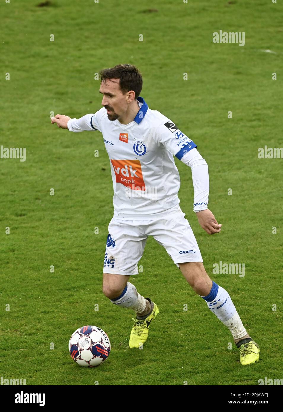 Seraing, Belgien. 01. April 2023. Gents Sven Kums kontrolliert den Ball während eines Fußballspiels zwischen RFC Seraing und KAA Gent, Samstag, den 01. April 2023 in Seraing, am 31. Tag der ersten Division der belgischen Meisterschaft „Jupiler Pro League“ 2022-2023. BELGA FOTO JOHN THYS Kredit: Belga News Agency/Alamy Live News Stockfoto