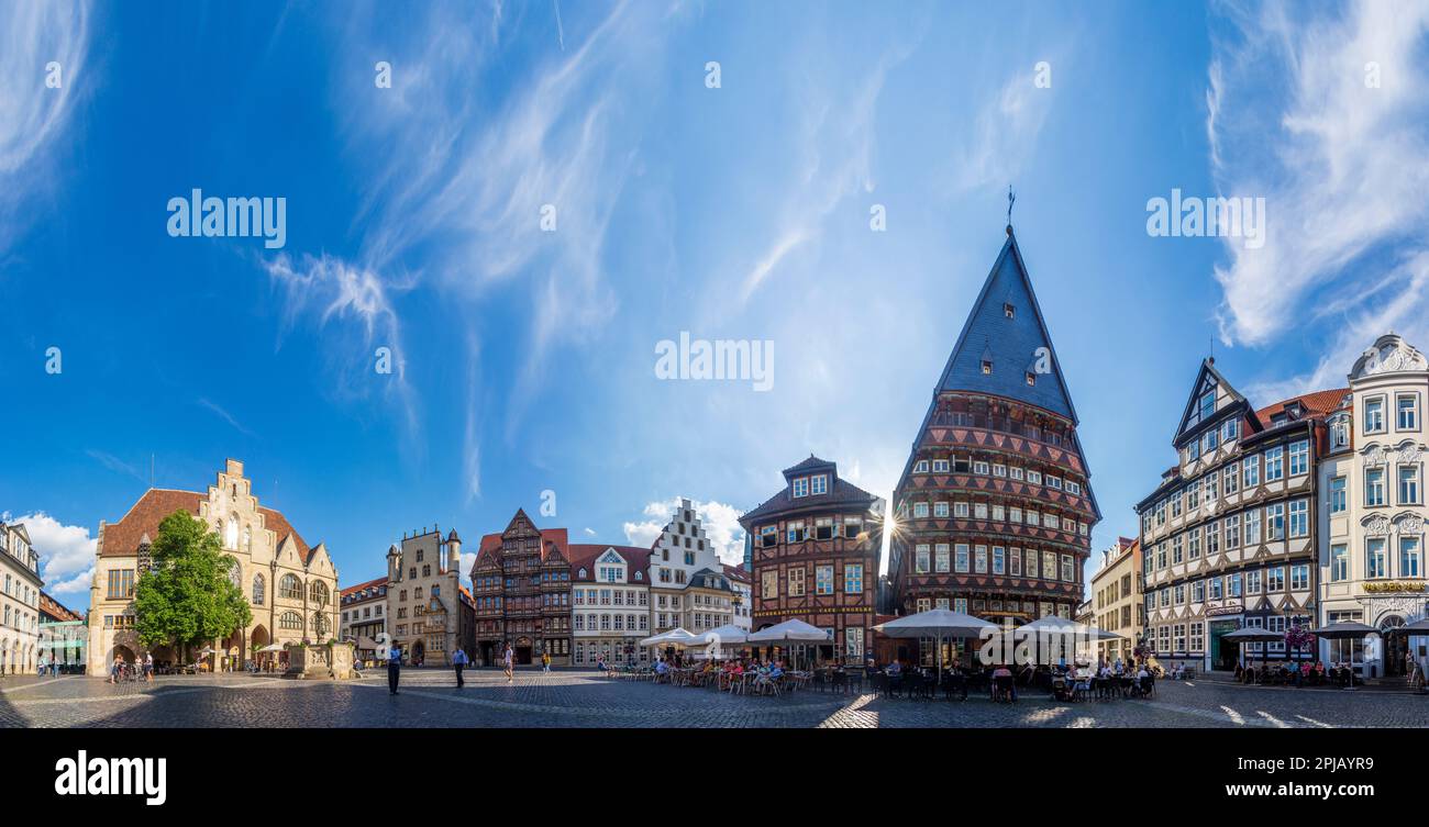 Hildesheim: Marktplatz, Rathaus, Tempelhaus, Wedekindhaus, Lüntzelhaus, Bäckeramtshaus (Baker's Guild Hall), Knochenhaueramtshaus (Butcher's Guild) Stockfoto