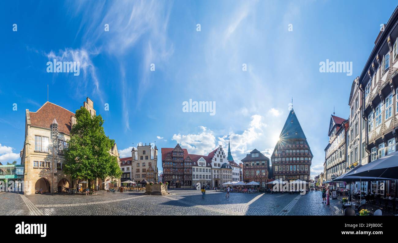 Hildesheim: Marktplatz, Rathaus, Tempelhaus, Wedekindhaus, Lüntzelhaus, Bäckeramtshaus (Baker's Guild Hall), Knochenhaueramtshaus (Butcher's Guild) Stockfoto