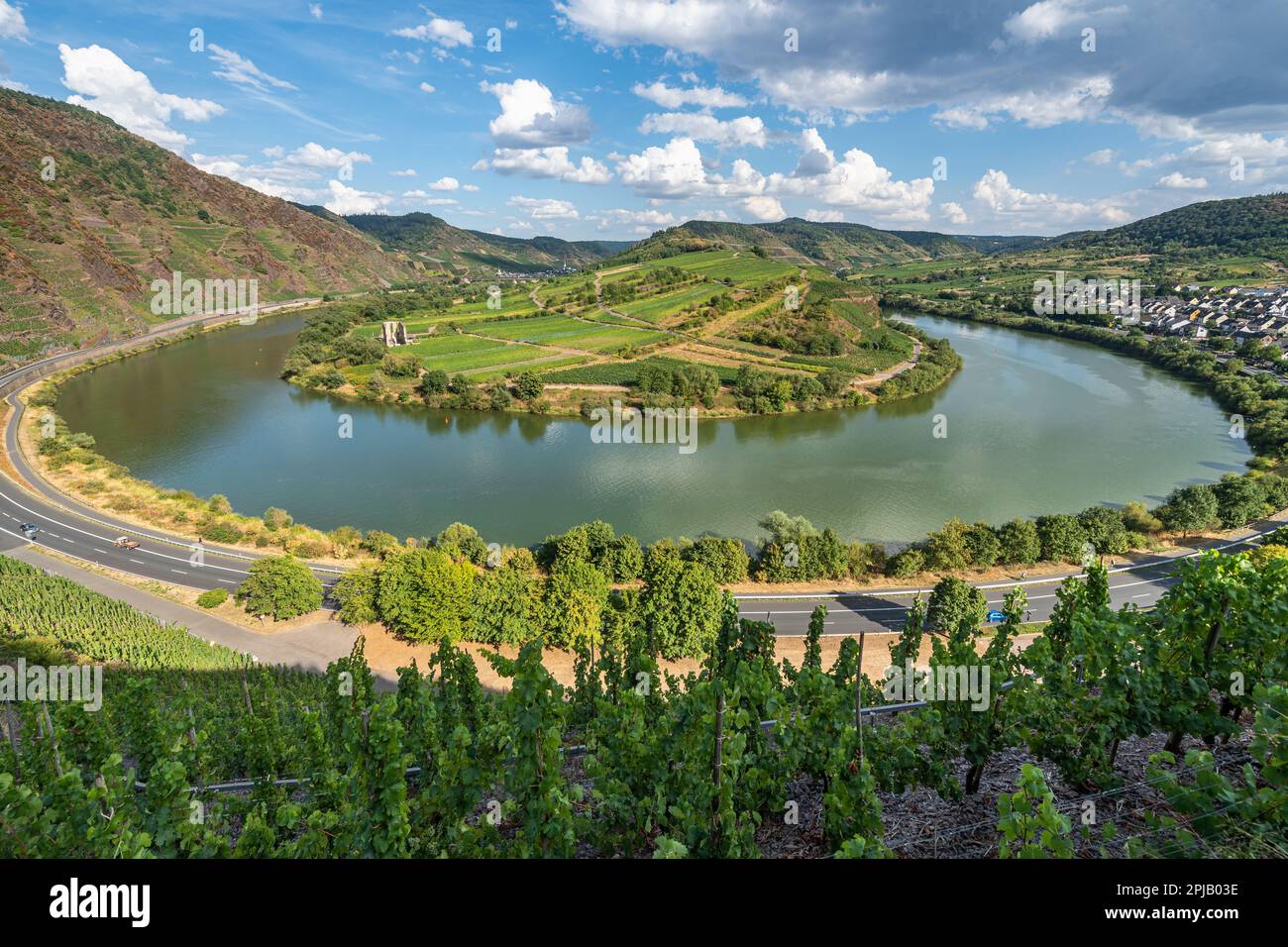 Atemberaubende Landschaft der Moselschleife bei Bremm, Rheinland-Pfalz, Deutschland Stockfoto