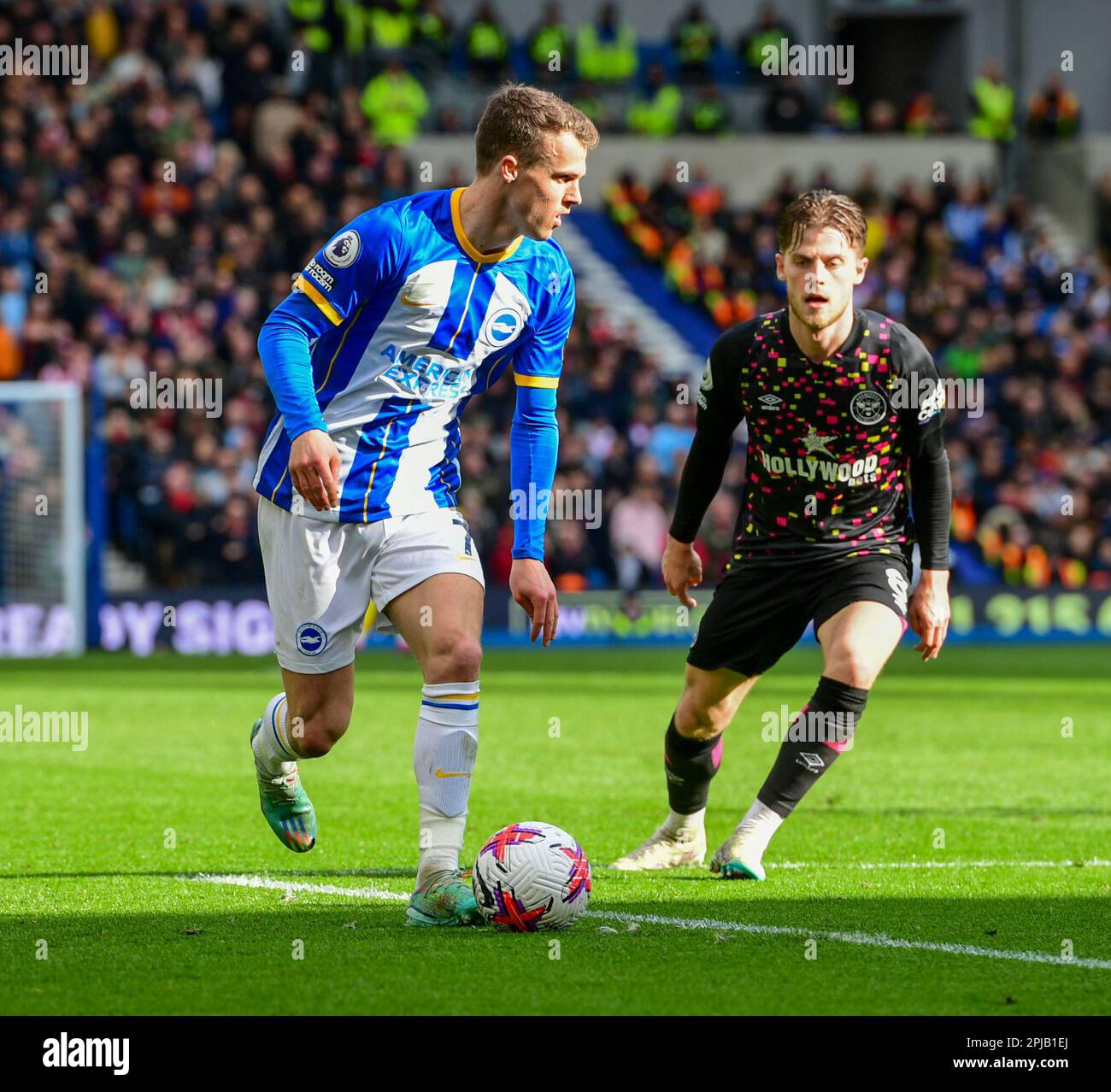 Brighton, Großbritannien. 01. April 2023. Solly March of Brighton and Hove Albion während des Premier League-Spiels zwischen Brighton & Hove Albion und Brentford im Amex am 1. 2023. April in Brighton, England. (Foto von Jeff Mood/phcimages.com) Kredit: PHC Images/Alamy Live News Stockfoto