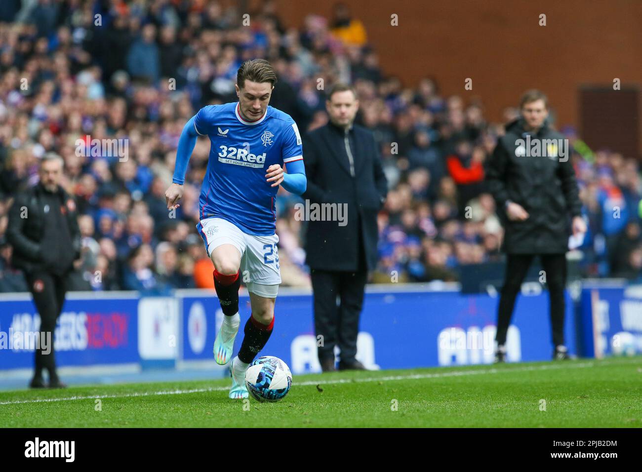 Glasgow, Großbritannien. 1. April 2023. Die Rangers spielten Dundee United im Ibrox Stadium, der Heimat der Rangers, in einem Spiel der schottischen Premiership. Die Rangers gewannen 2:0, wobei Malik Tillman (Nummer 71) beide Tore in 38 Minuten und 55 Minuten erzielte. Es war ein wichtiges Spiel für Allan McGregor, den Rangers Torwart, denn es war das 500. Spiel, das er für den Club gespielt hatte. Kredit: Findlay/Alamy Live News Stockfoto