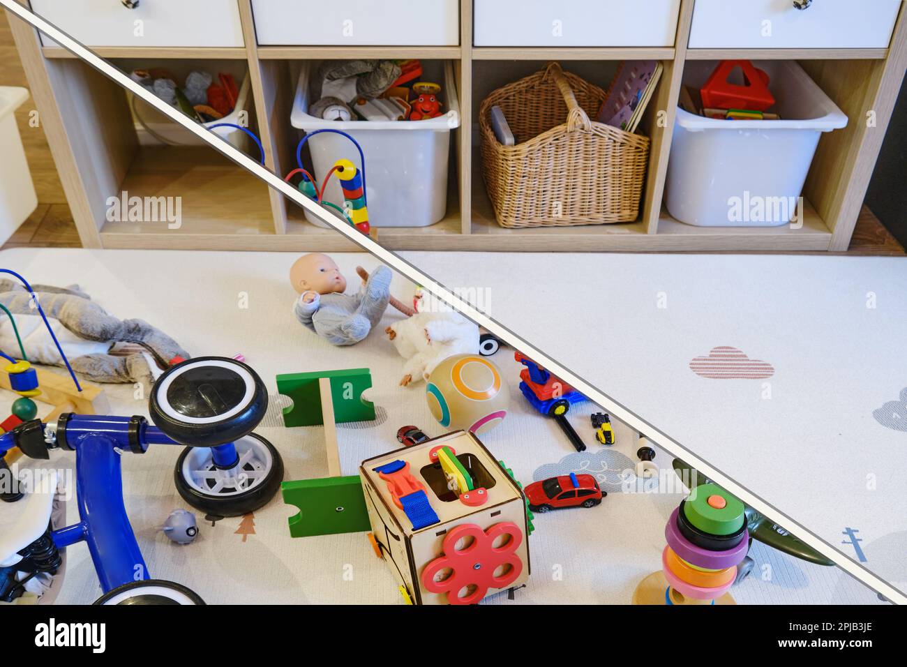 Kinderzimmer mit Spielzeug und einem sauberen Kinderzimmer, vor und nach der Reinigung. Unordnung aufgrund von auf dem Boden verstreuten Spielzeugen und Sachen, die in einer Kiste verstaut wurden, Stockfoto