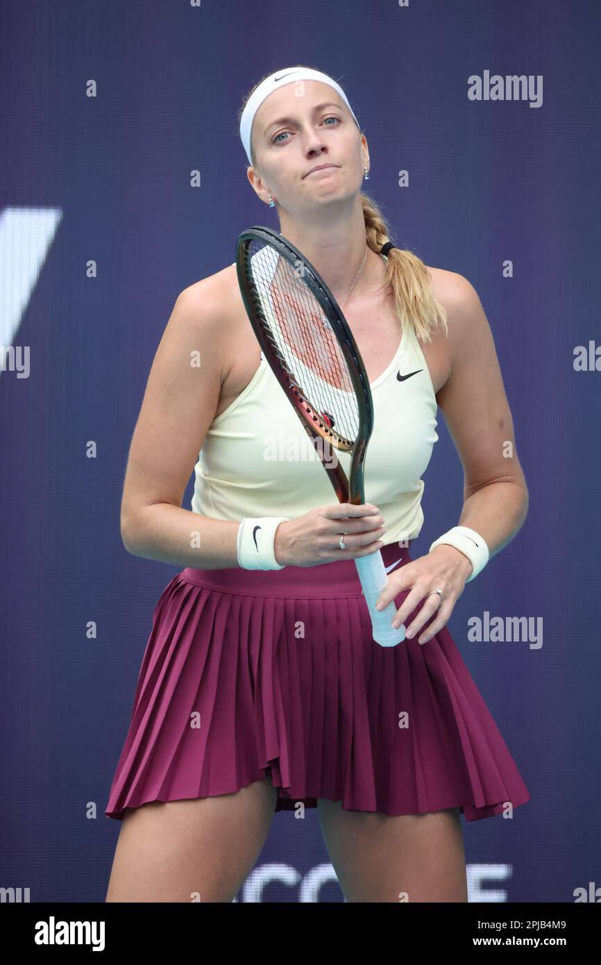 MIAMI GARDENS, FLORIDA - 31. MÄRZ: Petra Kvitova aus der Tschechischen Republik feiert ihren Sieg über Sorana Cirstea von Rumänien im Halbfinale der Frauen-Singles bei den Miami Open im Hard Rock Stadium am 31. März 2023 in Miami Gardens, Florida. Menschen: Petra Kvitova Kredit: Storms Media Group/Alamy Live News Stockfoto