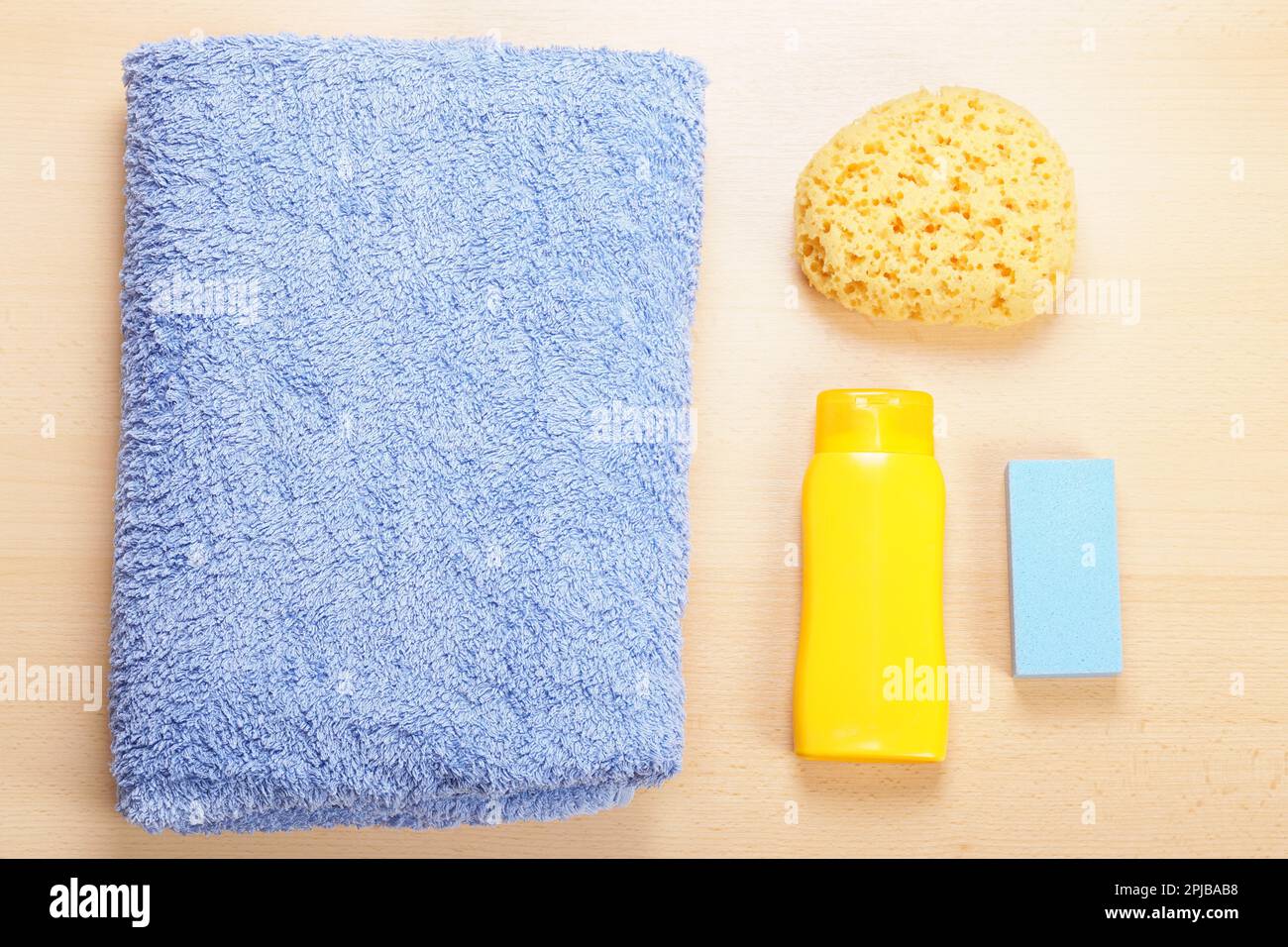 Körperpflege flach Stillleben mit Tuch, Schwamm, Körper waschen und Bimsstein Stockfoto