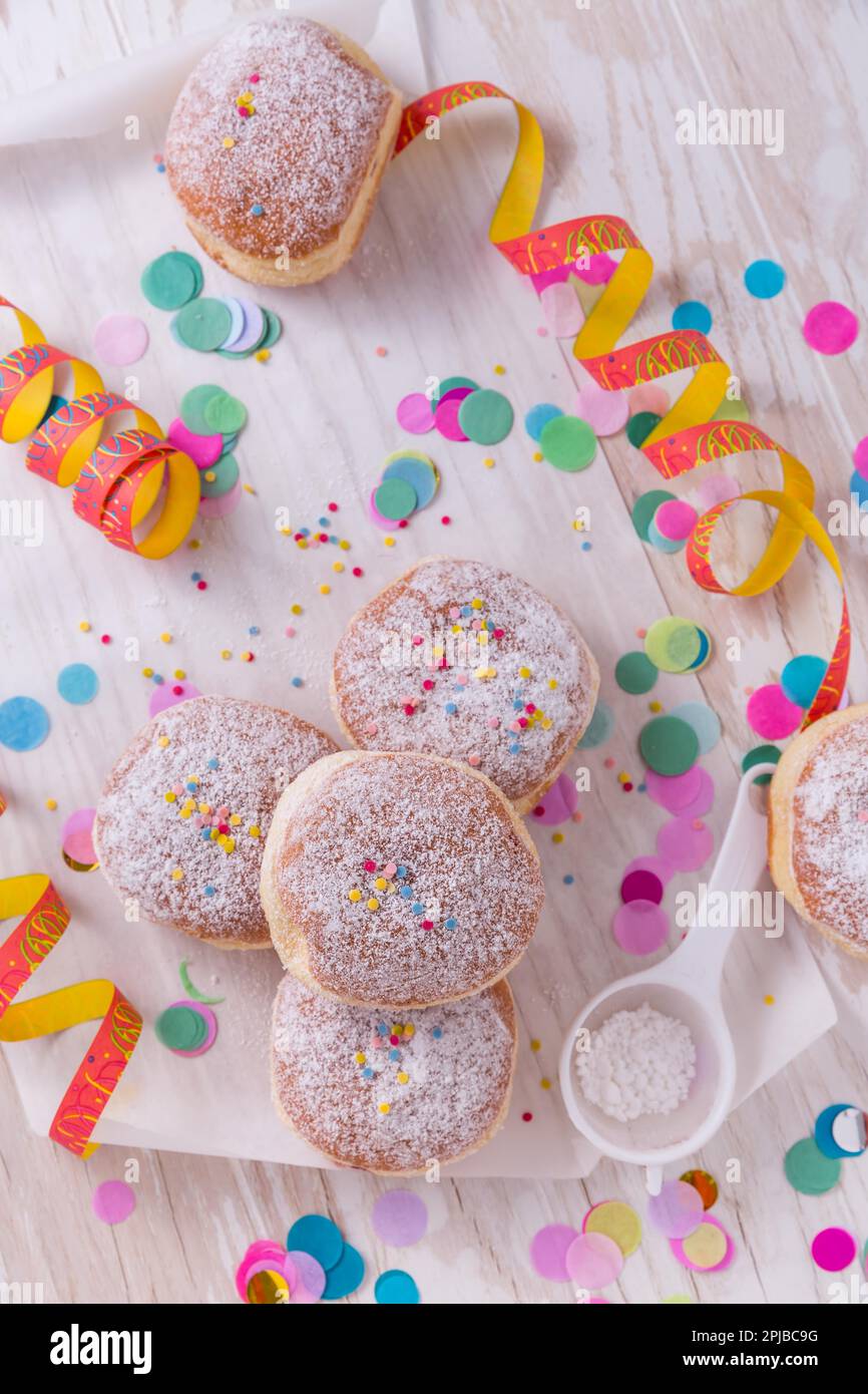 Traditioneller Berliner für Fasching und Party. Deutsch Krapfen oder ...