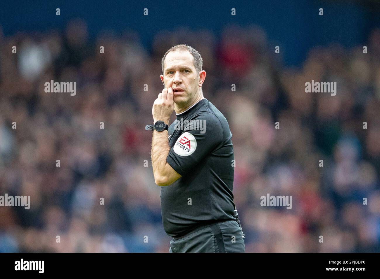 Schiedsrichter Jeremy Simpson während des Sky Bet Championship-Spiels zwischen West Bromwich Albion und Millwall im Hawthorns, West Bromwich am Samstag, den 1. April 2023. (Foto: Gustavo Pantano | MI News) Guthaben: MI News & Sport /Alamy Live News Stockfoto