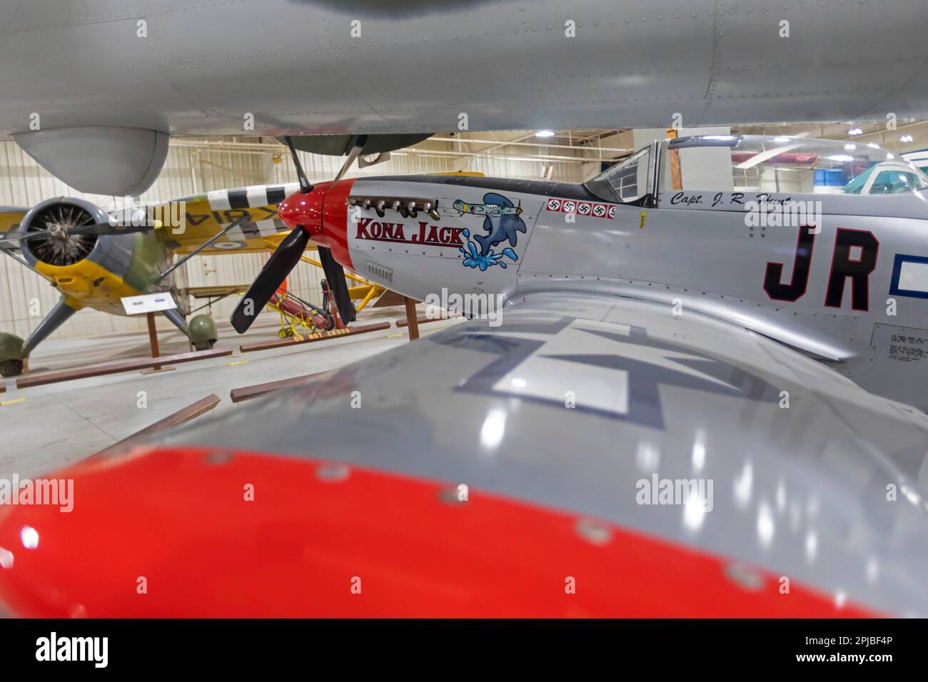 Liberal, Kansas, Das Mid-America Air Museum. Das Museum zeigt über 100 Flugzeuge. Der Kona Jack ist eine dreiviertel Nachbildung des Zweiten Weltkriegs Stockfoto