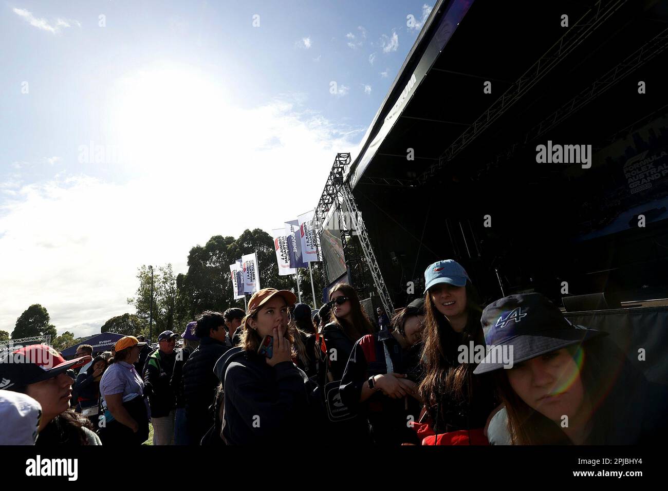 1. April 2023, Albert Park, Melbourne, FORMEL 1 ROLEX AUSTRALIAN GRAND PRIX 2023, in der Filmzuschauer in der Melbourne Fanzone. Stockfoto