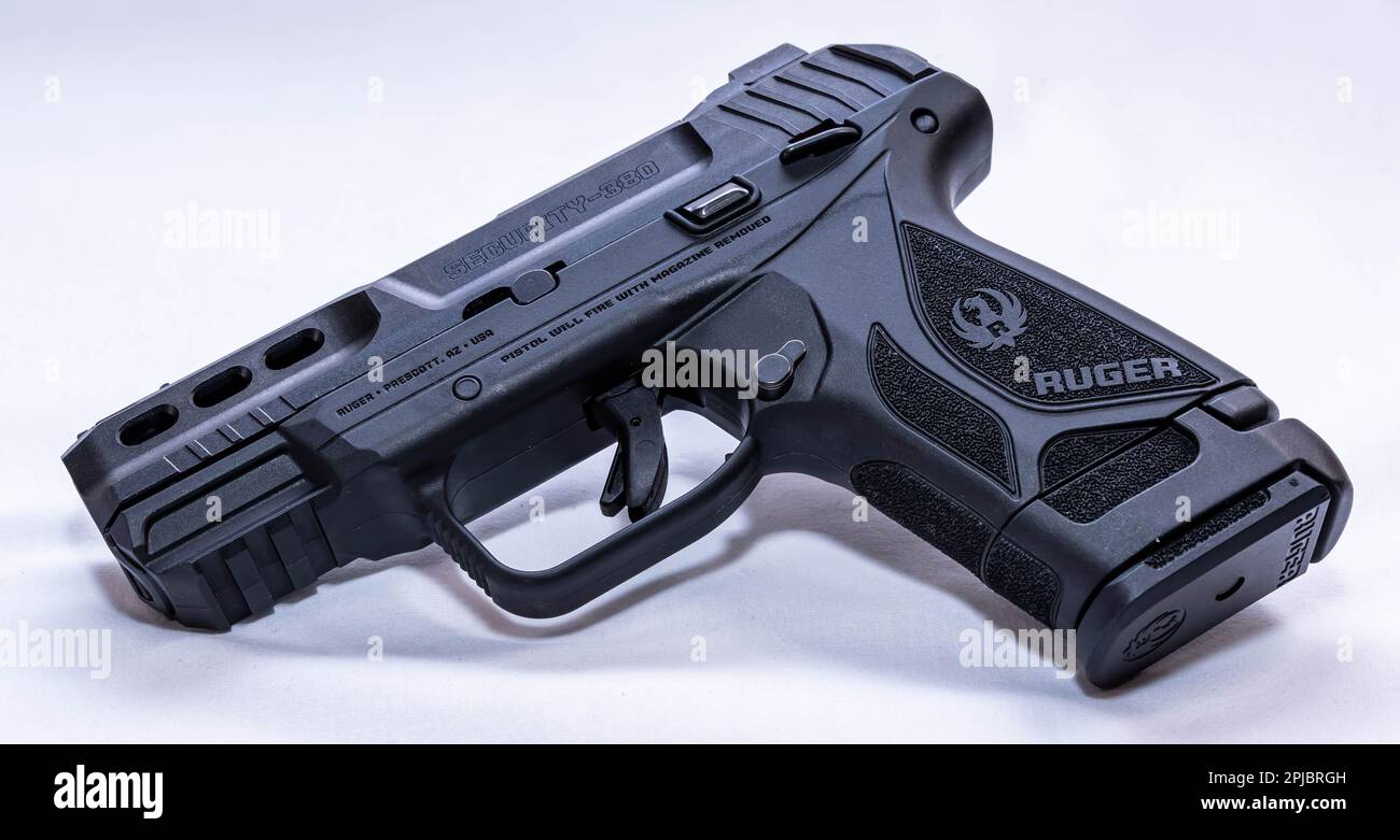 Eine schwarze Ruger Security 380 Pistole in Kaliber 380 Stockfoto Eine schwarze Ruger Security 380 Pistole in Kaliber 380 Stockfoto