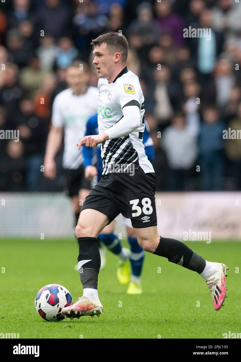 Derby County Football Team gegen Ipswich Town FC am 01. April 2023 im Pride Park Stadium in Derby, Großbritannien. Jason Knight (Derby County) auf dem Ball im Pride Park Stadium, Derby, Großbritannien Kredit: Mark Dunn/Alamy Live News Stockfoto