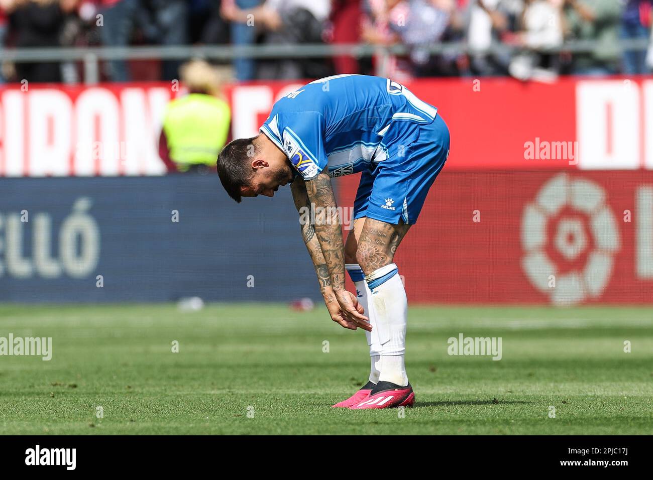 GIRONA, SPANIEN - 1. APRIL: Joselu von RCD Espanyol während des Spiels La Liga Santander zwischen Girona FC und RCD Espanyol im Estadio Municipal Montilivi am 1. April 2023 in Girona, Spanien (Foto: David Ramirez/DAX Images) Stockfoto