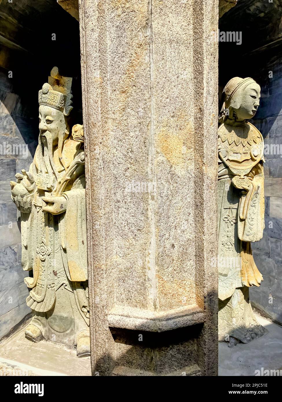 Die Visitenkarte der Hauptstadt von Thailand ist der buddhistische Tempel Wat Arun, Tempel der Morgenröte, der sich am Ufer des Chao Phraya River befindet. Stockfoto