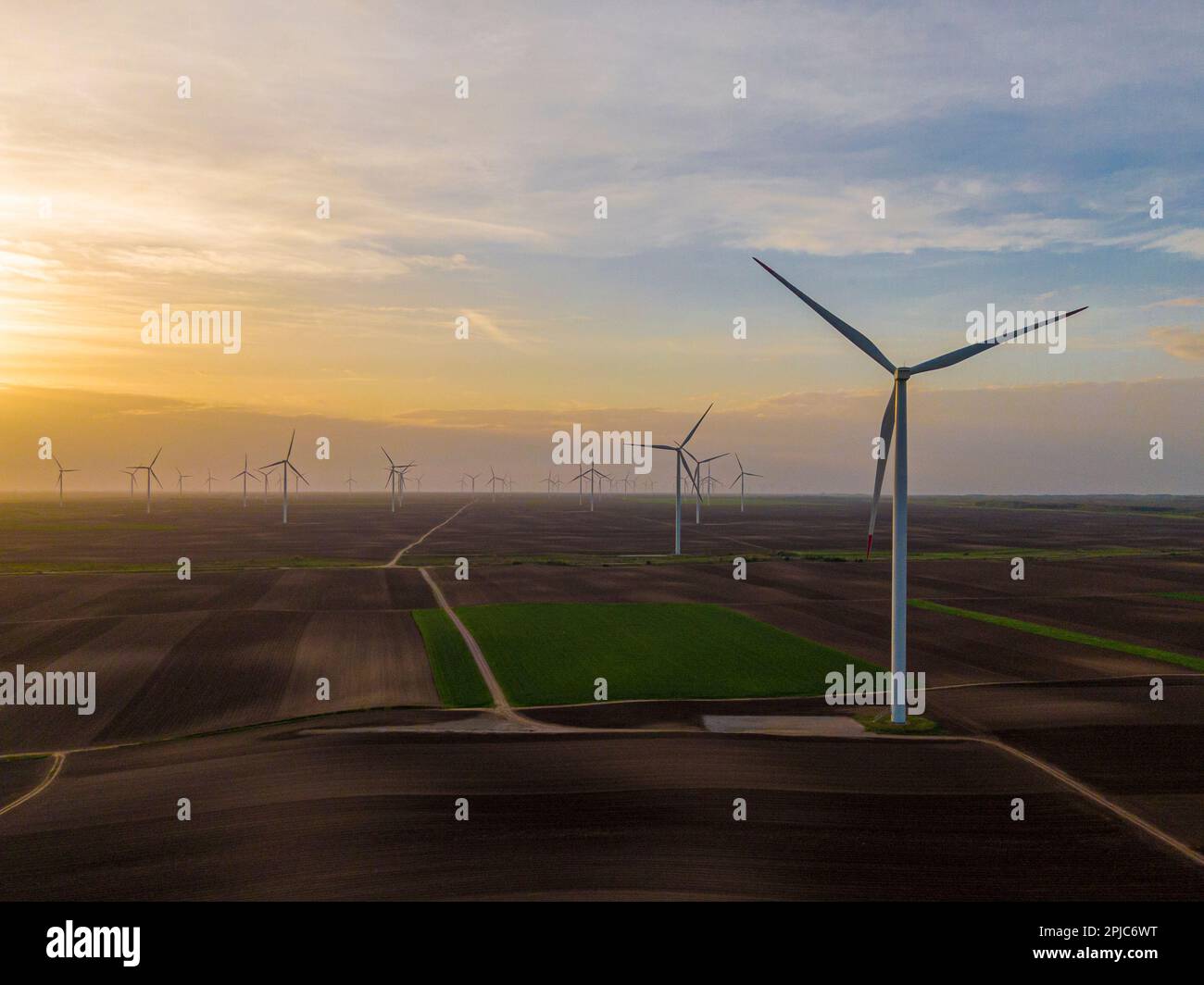 Über Windmühlen in Deliblato, Serbien Stockfoto