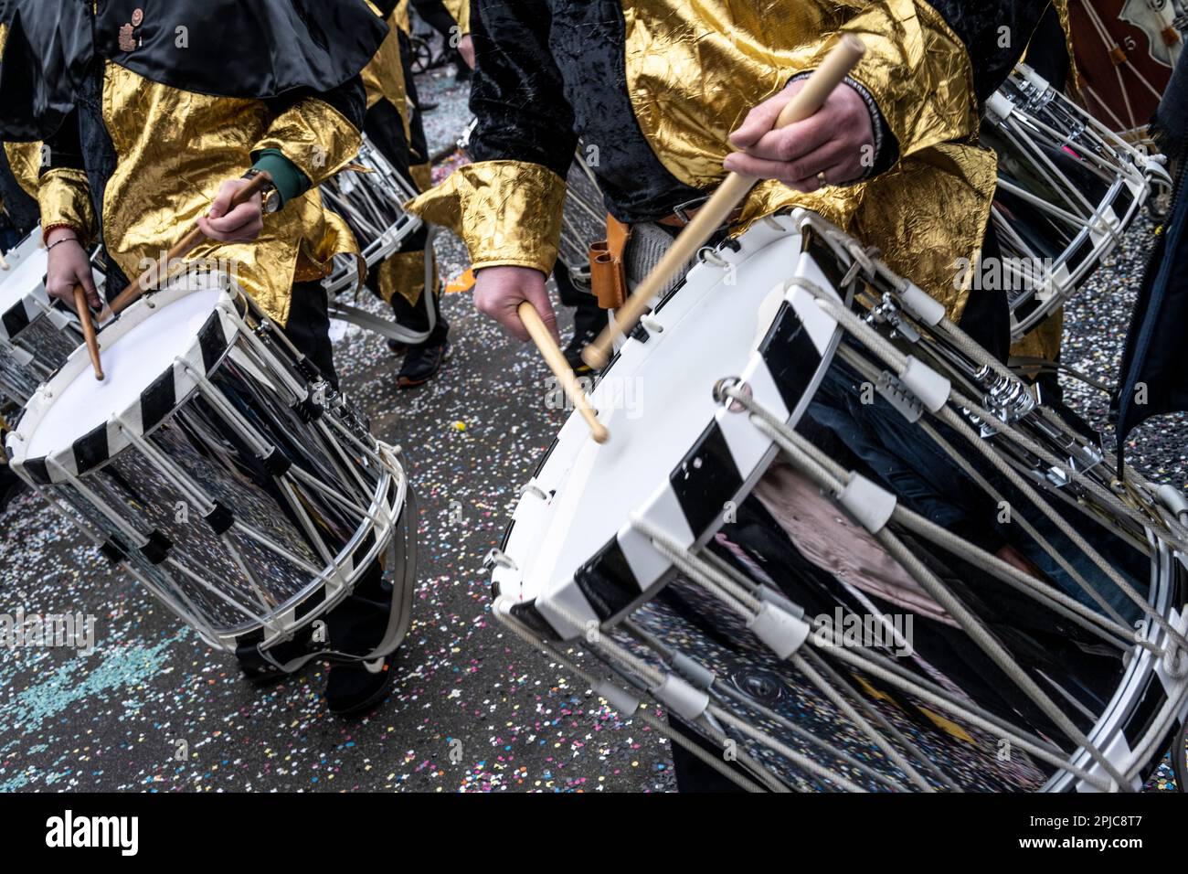 Karneval in Basel Schweiz oder Fasnacht-Parade mit Schlagzeugern Stockfoto