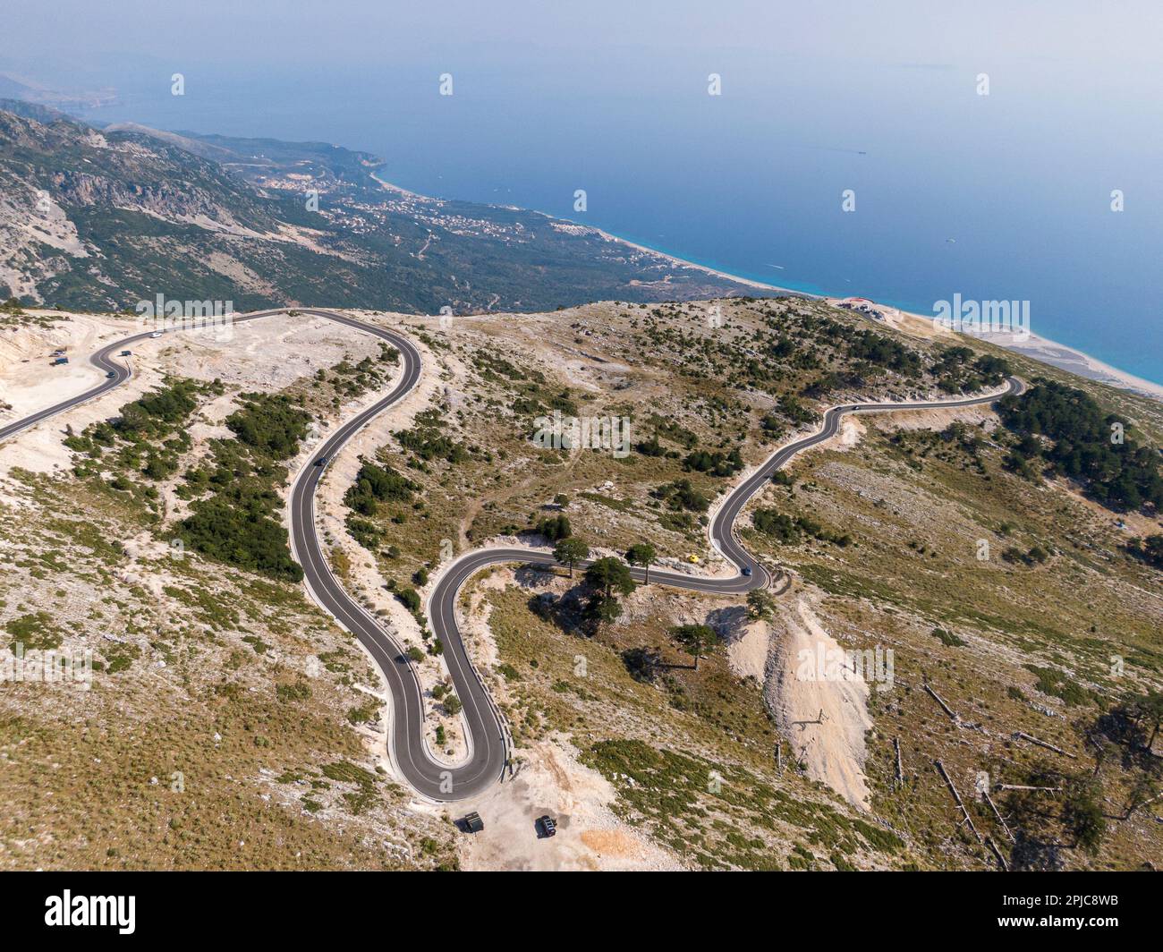 Über der Serpentine Road in Albanien Stockfoto