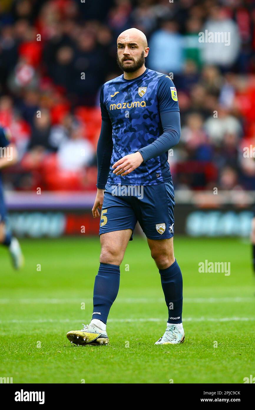 Oakwell Stadium, Barnsley, England - 1. April 2023 Farrend Rawson (5) of Morecambe - während des Spiels Barnsley gegen Morecambe, Sky Bet League One, 2022/23, Oakwell Stadium, Barnsley, England - 1. April 2023 Guthaben: Arthur Haigh/WhiteRosePhotos/Alamy Live News Stockfoto