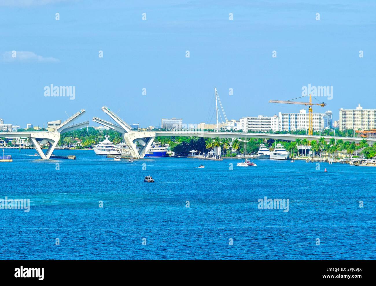 FORT LAUDERDALE, FLORIDA - 14. Dezember 2022: Dade-Broward County ist das kulturelle und wirtschaftliche Zentrum von Südflorida und ist ein führender Bootsführer Stockfoto