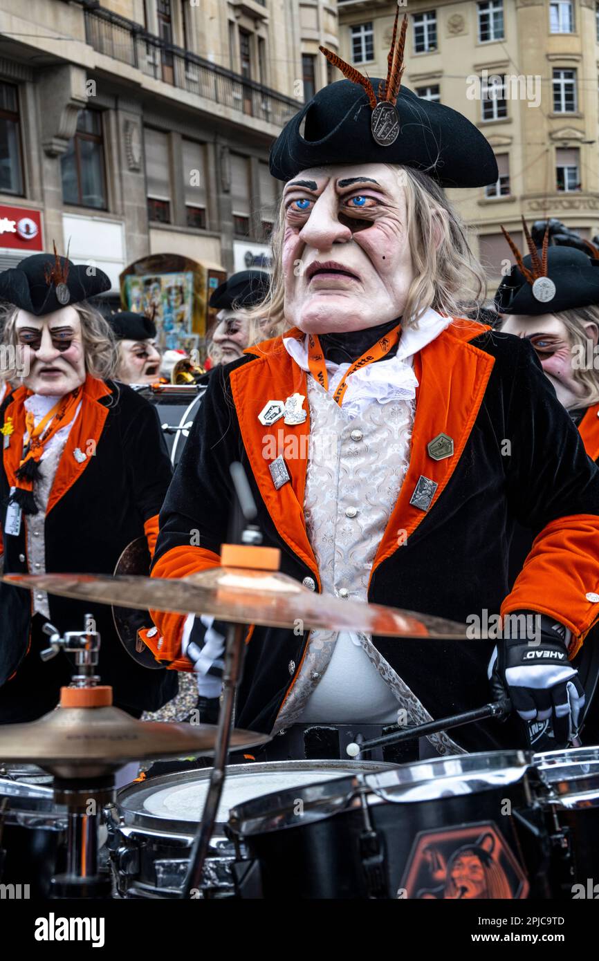 Schlagzeuger beim Basler Schweiz Karneval oder bei der Fasnacht-Parade Stockfoto