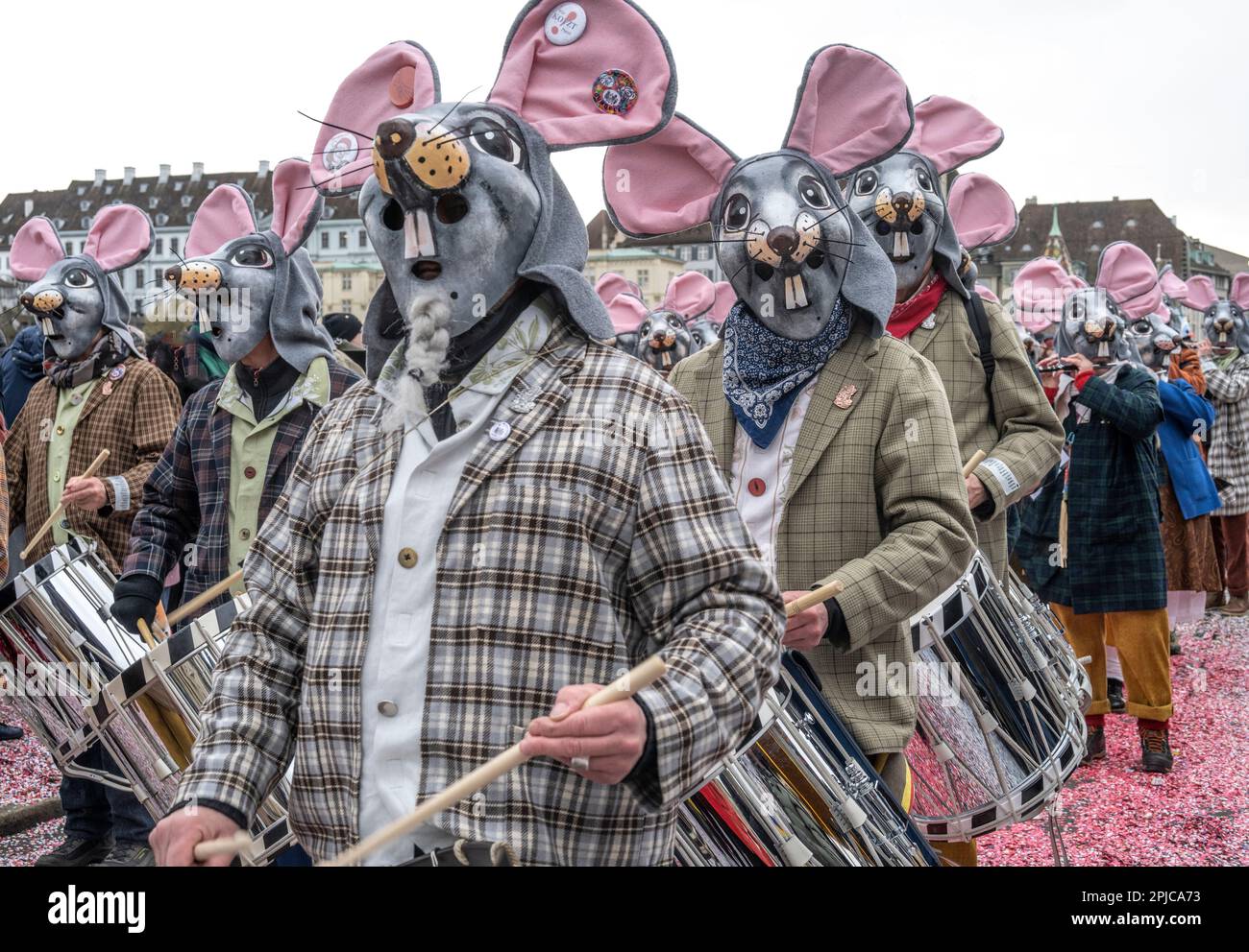 Mäusemasken beim Basler Schweiz Karneval oder Fasnacht Parade Stockfoto
