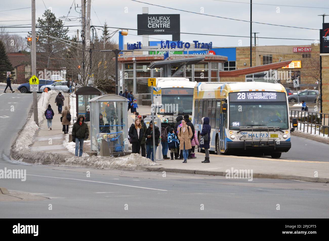 Mumford Terminal, eine Halifax Transit Bushaltestelle am Halifax Shopping Centre an der Mumford Road in Halifax, Nova Scotia, Kanada. Stockfoto Mumford Terminal, eine Halifax Transit Bushaltestelle am Halifax Shopping Centre an der Mumford Road in Halifax, Nova Scotia, Kanada. Stockfoto