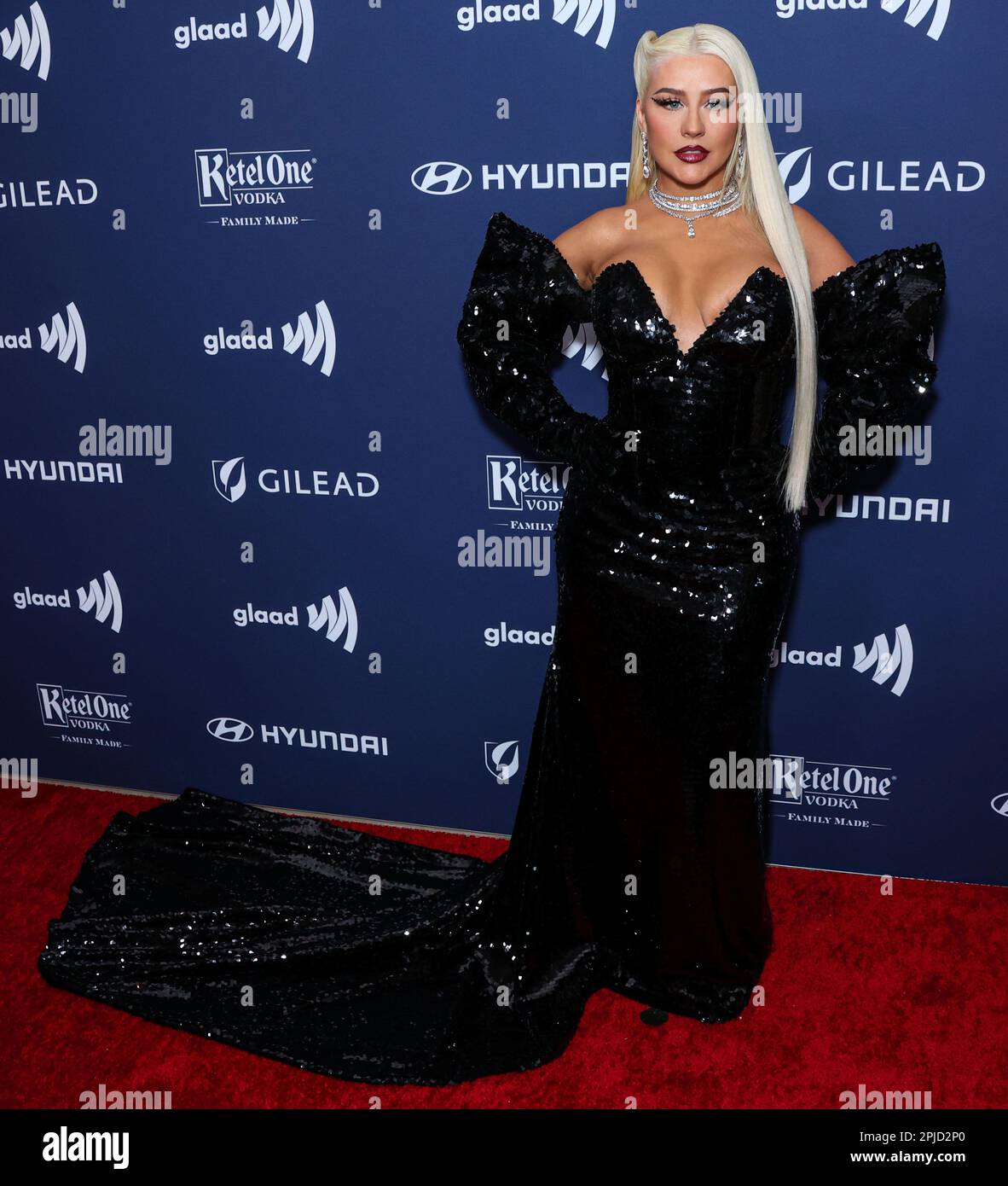 BEVERLY HILLS, LOS ANGELES, KALIFORNIEN, USA - MÄRZ 30: Amerikanische Sängerin, Songwriterin, Schauspielerin und Fernsehstar Christina Aguilera trägt Luis De Javier und tritt am 30. März 2023 bei den alljährlichen GLAAD Media Awards 34. in Los Angeles im Beverly Hilton Hotel in Beverly Hills, Los Angeles, Kalifornien, USA ein. (Foto von Xavier Collin/Image Press Agency) Stockfoto