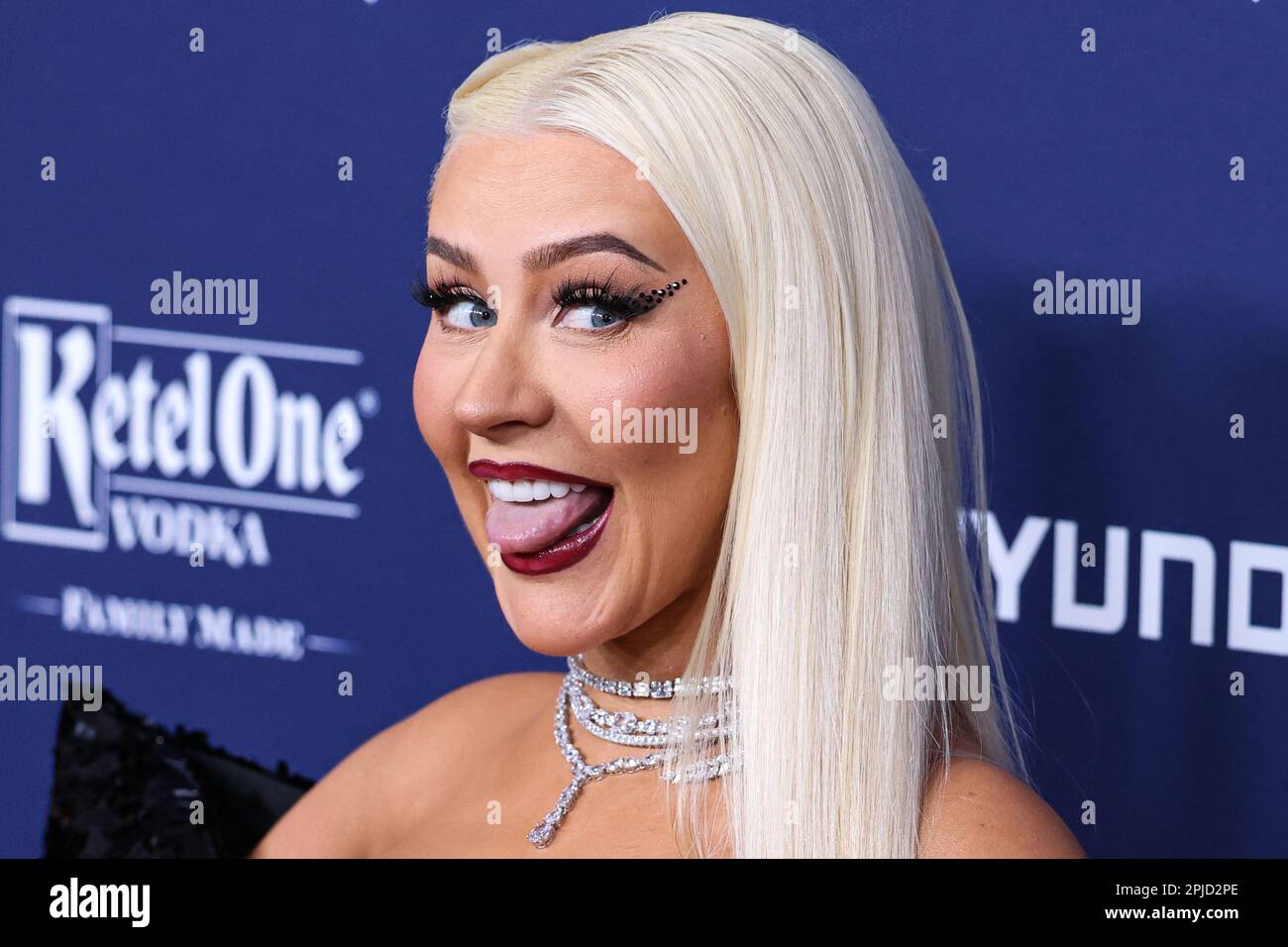 BEVERLY HILLS, LOS ANGELES, KALIFORNIEN, USA - MÄRZ 30: Amerikanische Sängerin, Songwriterin, Schauspielerin und Fernsehstar Christina Aguilera trägt Luis De Javier und tritt am 30. März 2023 bei den alljährlichen GLAAD Media Awards 34. in Los Angeles im Beverly Hilton Hotel in Beverly Hills, Los Angeles, Kalifornien, USA ein. (Foto von Xavier Collin/Image Press Agency) Stockfoto