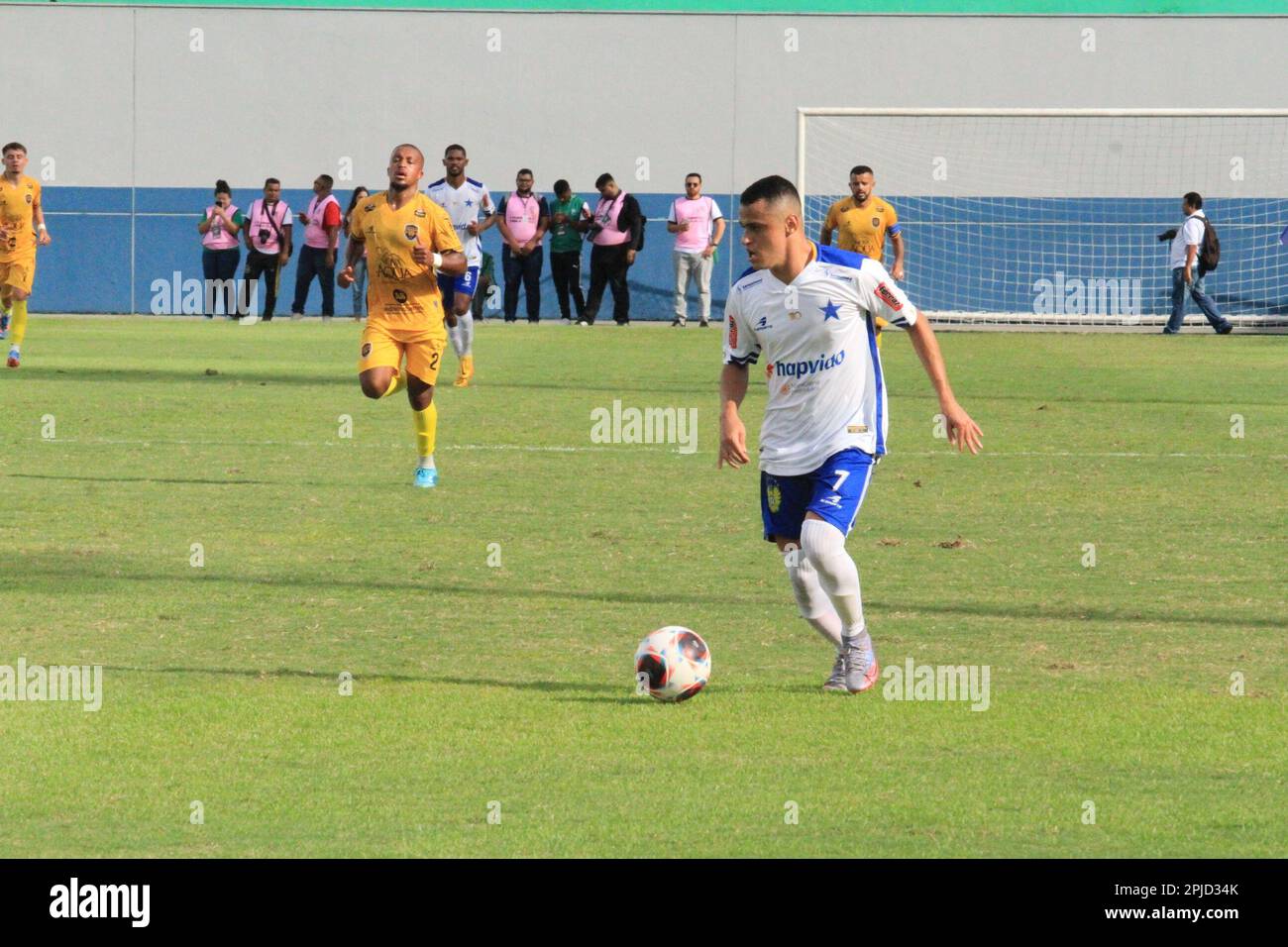 1. April 2023, Manaus, Amazonas, Brasilien: (SPO) Amazoense Fußball-Meisterschaft: Amazonas gegen Nacional. 01. April 2023, Amazona, Manaus, Brasilien: In einem Duell mit einem umstrittenen Zug im Carlos Zamith Stadion wurden Amazonas und Nacional am Samstag (01) um 0-0 Punkte auf der zweiten Etappe des Halbfinals der Amazonense Soccer Championship gegeneinander antreten. Mit dem Ergebnis gewann das Team von Coach Rafael Lacerda einen beispiellosen Platz im Finale des Wettbewerbs. Im ersten Spiel hatte Amazonas, die „onca-Pintada“, bereits den Vorteil, um zwei gleiche Punkte zu spielen, weil sie im ersten Spiel eine bessere Kampagne hatte Stockfoto