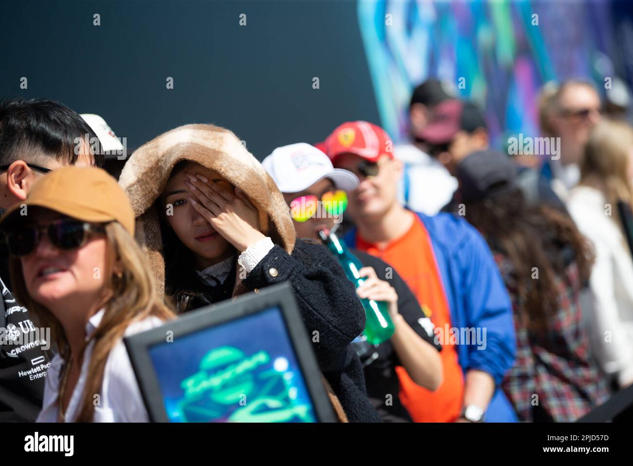 Melbourne, Australien, 2. April 2023. Formel-1-Fans erleben die Atmosphäre während des australischen Formel-1-Grand Prix am 02. April 2023 auf dem Melbourne Grand Prix Circuit in Albert Park, Australien. Kredit: Dave Hewison/Speed Media/Alamy Live News Stockfoto