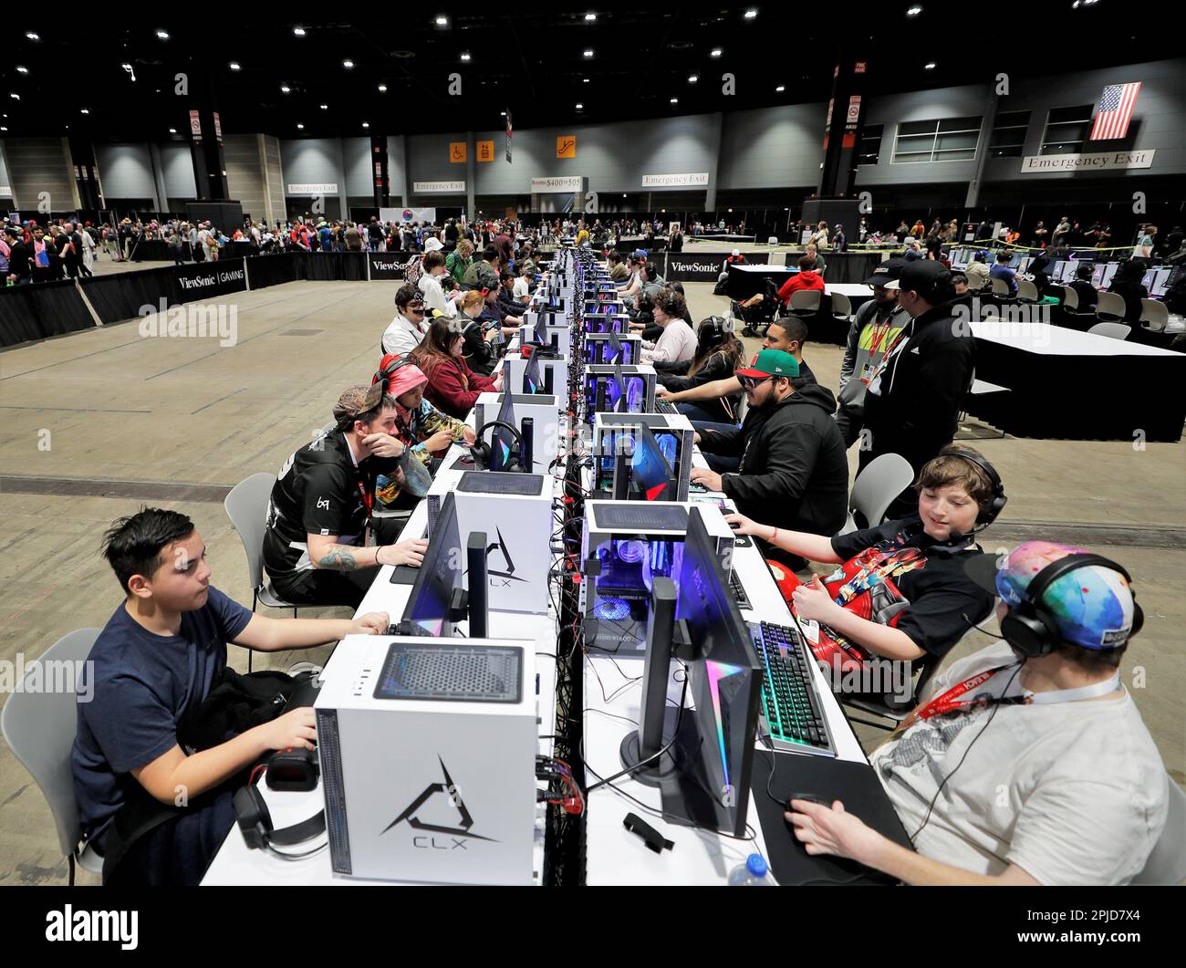 Chicago, Illinois, USA. 1. April 2023. Die Chicago Comic & Entertainment Expo in Chicago, Il, vom 31. März bis 2. April im McCormick Place South ist die größte Pop-Kultur-Convention im Mittleren Westen. Es ist die Heimat für gute und geeky Zeiten für Fans von Comics, Cosplay, Videospielen, Anime, TV-Shows, Filme, Bücher, Wrestling und Comedy. An dieser 3-tägigen Veranstaltung nehmen 20.000 bis 30.000 Teilnehmer Teil. (Kreditbild: © Pat A. Robinson/ZUMA Press Wire) NUR REDAKTIONELLE VERWENDUNG! Nicht für den kommerziellen GEBRAUCH! Stockfoto