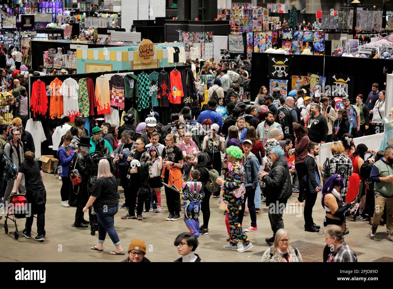 Chicago, Illinois, USA. 1. April 2023. Die Chicago Comic & Entertainment Expo in Chicago, Il, vom 31. März bis 2. April im McCormick Place South ist die größte Pop-Kultur-Convention im Mittleren Westen. Es ist die Heimat für gute und geeky Zeiten für Fans von Comics, Cosplay, Videospielen, Anime, TV-Shows, Filme, Bücher, Wrestling und Comedy. An dieser 3-tägigen Veranstaltung nehmen 20.000 bis 30.000 Teilnehmer Teil. (Kreditbild: © Pat A. Robinson/ZUMA Press Wire) NUR REDAKTIONELLE VERWENDUNG! Nicht für den kommerziellen GEBRAUCH! Stockfoto