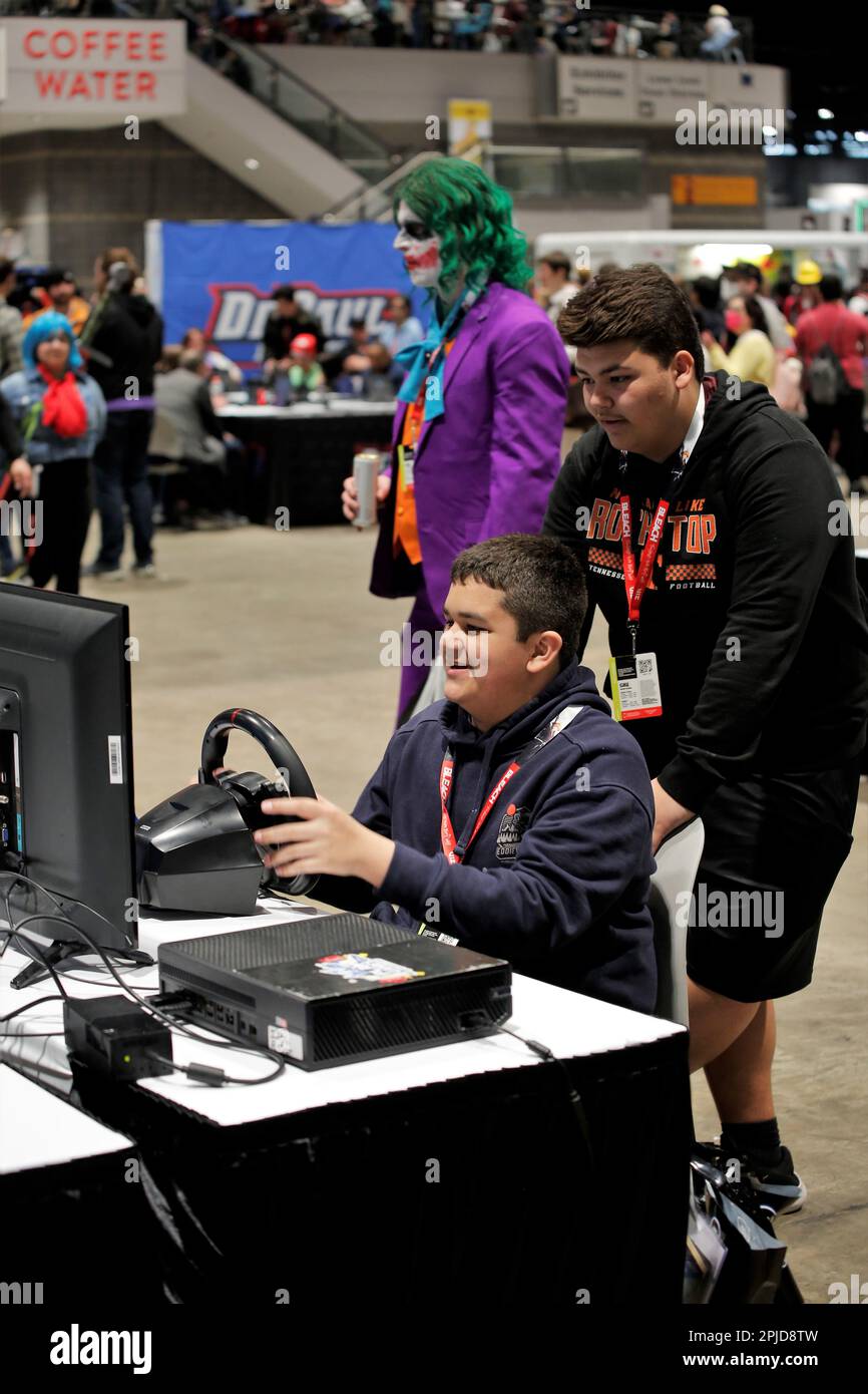 Chicago, Illinois, USA. 1. April 2023. Die Chicago Comic & Entertainment Expo in Chicago, Il, vom 31. März bis 2. April im McCormick Place South ist die größte Pop-Kultur-Convention im Mittleren Westen. Es ist die Heimat für gute und geeky Zeiten für Fans von Comics, Cosplay, Videospielen, Anime, TV-Shows, Filme, Bücher, Wrestling und Comedy. An dieser 3-tägigen Veranstaltung nehmen 20.000 bis 30.000 Teilnehmer Teil. (Kreditbild: © Pat A. Robinson/ZUMA Press Wire) NUR REDAKTIONELLE VERWENDUNG! Nicht für den kommerziellen GEBRAUCH! Stockfoto