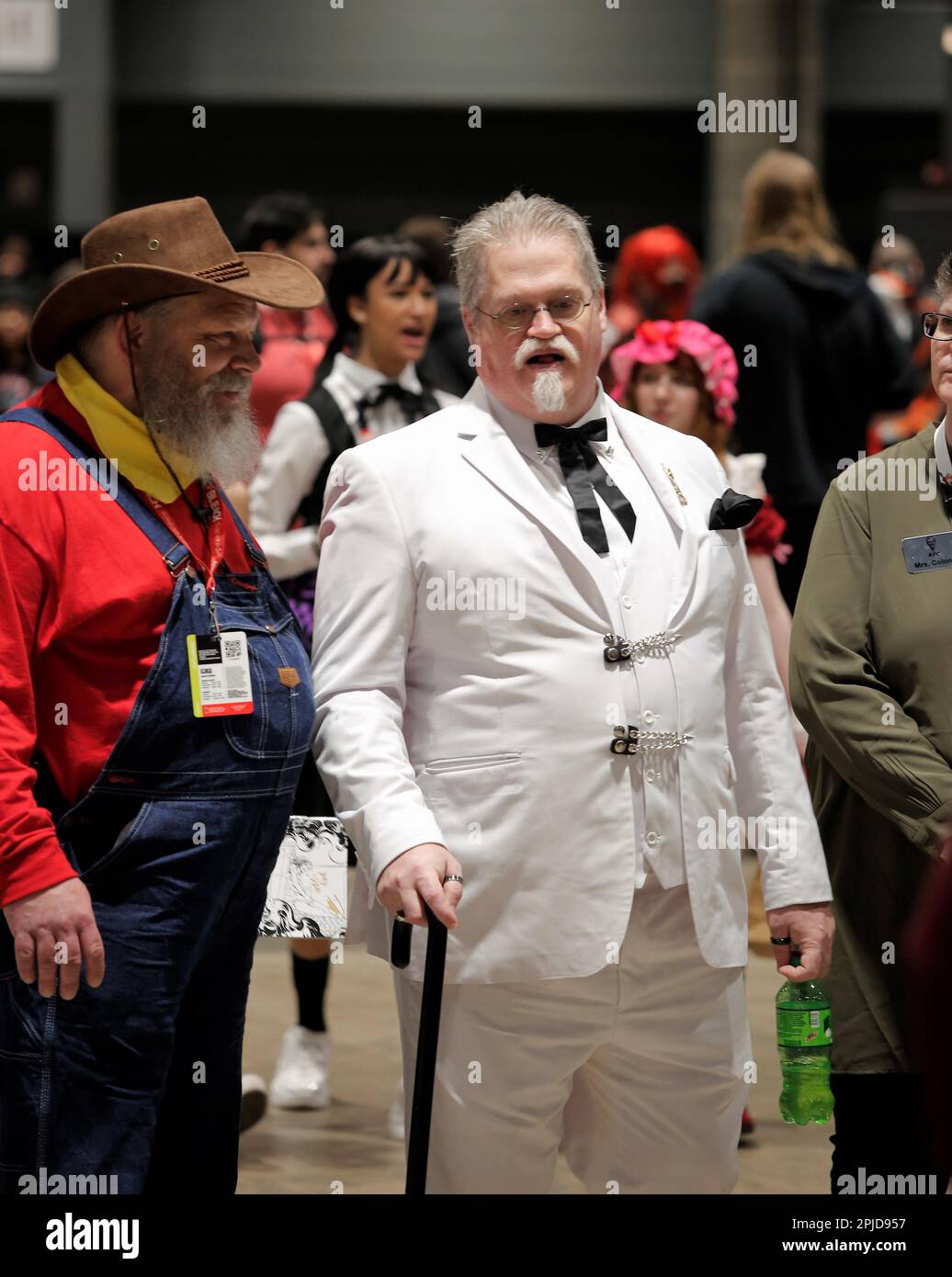 Chicago, Illinois, USA. 1. April 2023. Die Chicago Comic & Entertainment Expo in Chicago, Il, vom 31. März bis 2. April im McCormick Place South ist die größte Pop-Kultur-Convention im Mittleren Westen. Es ist die Heimat für gute und geeky Zeiten für Fans von Comics, Cosplay, Videospielen, Anime, TV-Shows, Filme, Bücher, Wrestling und Comedy. An dieser 3-tägigen Veranstaltung nehmen 20.000 bis 30.000 Teilnehmer Teil. (Kreditbild: © Pat A. Robinson/ZUMA Press Wire) NUR REDAKTIONELLE VERWENDUNG! Nicht für den kommerziellen GEBRAUCH! Stockfoto