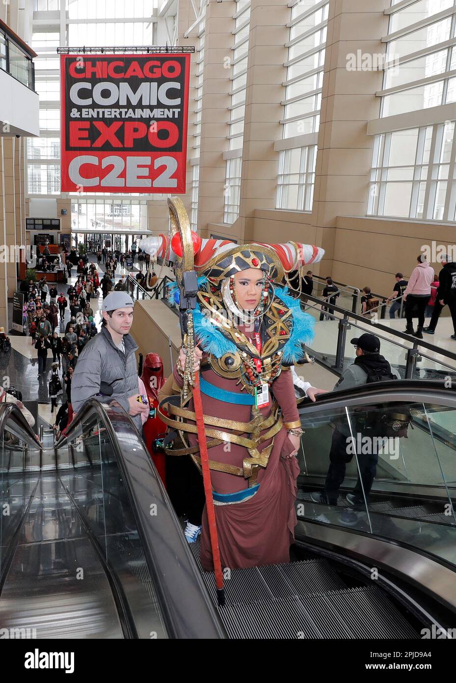 Chicago, Illinois, USA. 1. April 2023. Die Chicago Comic & Entertainment Expo in Chicago, Il, vom 31. März bis 2. April im McCormick Place South ist die größte Pop-Kultur-Convention im Mittleren Westen. Es ist die Heimat für gute und geeky Zeiten für Fans von Comics, Cosplay, Videospielen, Anime, TV-Shows, Filme, Bücher, Wrestling und Comedy. An dieser 3-tägigen Veranstaltung nehmen 20.000 bis 30.000 Teilnehmer Teil. (Kreditbild: © Pat A. Robinson/ZUMA Press Wire) NUR REDAKTIONELLE VERWENDUNG! Nicht für den kommerziellen GEBRAUCH! Stockfoto