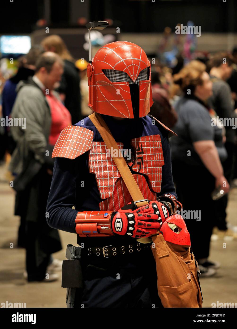 Chicago, Illinois, USA. 1. April 2023. Die Chicago Comic & Entertainment Expo in Chicago, Il, vom 31. März bis 2. April im McCormick Place South ist die größte Pop-Kultur-Convention im Mittleren Westen. Es ist die Heimat für gute und geeky Zeiten für Fans von Comics, Cosplay, Videospielen, Anime, TV-Shows, Filme, Bücher, Wrestling und Comedy. An dieser 3-tägigen Veranstaltung nehmen 20.000 bis 30.000 Teilnehmer Teil. (Kreditbild: © Pat A. Robinson/ZUMA Press Wire) NUR REDAKTIONELLE VERWENDUNG! Nicht für den kommerziellen GEBRAUCH! Stockfoto