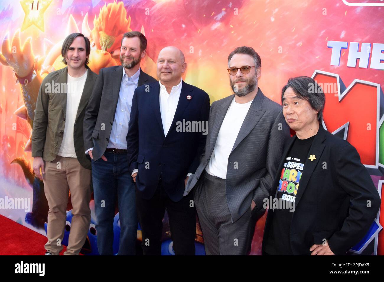 Los Angeles, Kalifornien, USA 1. April 2023 (L-R) Director Michael Jelenic, Director Aaron Horvath, CEO von Illumination Chris Meledandri, Actor Seth Rogen und Producer/CEO von Nintendo, Creator von Mario, Shigeru Miyamoto nimmt am 1. April an einer Sondervorstellung von Universal Pictures „The Super Mario Bros“ bei Regal, LA Live Teil 2023 in Los Angeles, Kalifornien, USA. Foto: Barry King/Alamy Live News Stockfoto