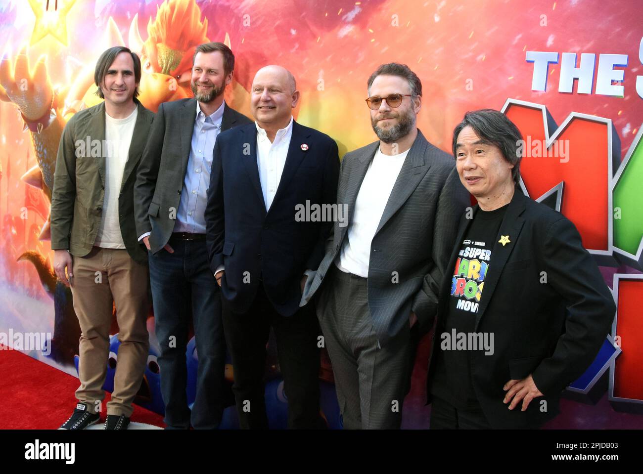 Los Angeles, Kalifornien, USA 1. April 2023 (L-R) Director Michael Jelenic, Director Aaron Horvath, CEO von Illumination Chris Meledandri, Actor Seth Rogen und Producer/CEO von Nintendo, Creator von Mario, Shigeru Miyamoto nimmt am 1. April an einer Sondervorstellung von Universal Pictures „The Super Mario Bros“ bei Regal, LA Live Teil 2023 in Los Angeles, Kalifornien, USA. Foto: Barry King/Alamy Live News Stockfoto