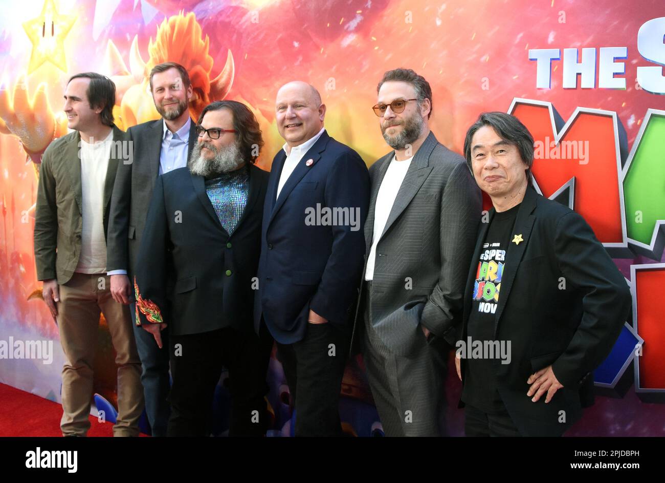 Los Angeles, Kalifornien, USA 1. April 2023 (L-R) Director Michael Jelenic, Director Aaron Horvath, Actor Jack Black, CEO von Illumination Chris Meledandri, Actor Seth Rogen und Producer/CEO von Nintendo, Creator of Mario, Shigeru Miyamoto nimmt am 1. April 2023 bei Regal LA Live in Los Angeles, Kalifornien, USA, an einer Sondervorführung der „Super Mario Bros“ von Universal Pictures Teil. Foto: Barry King/Alamy Live News Stockfoto